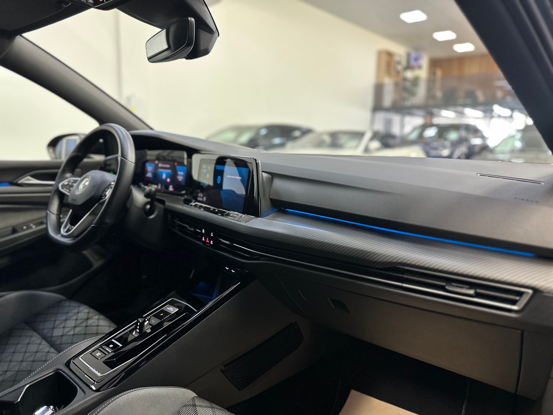 VW Golf 2.0 TDI R-Line DSG 4Motion-image-14