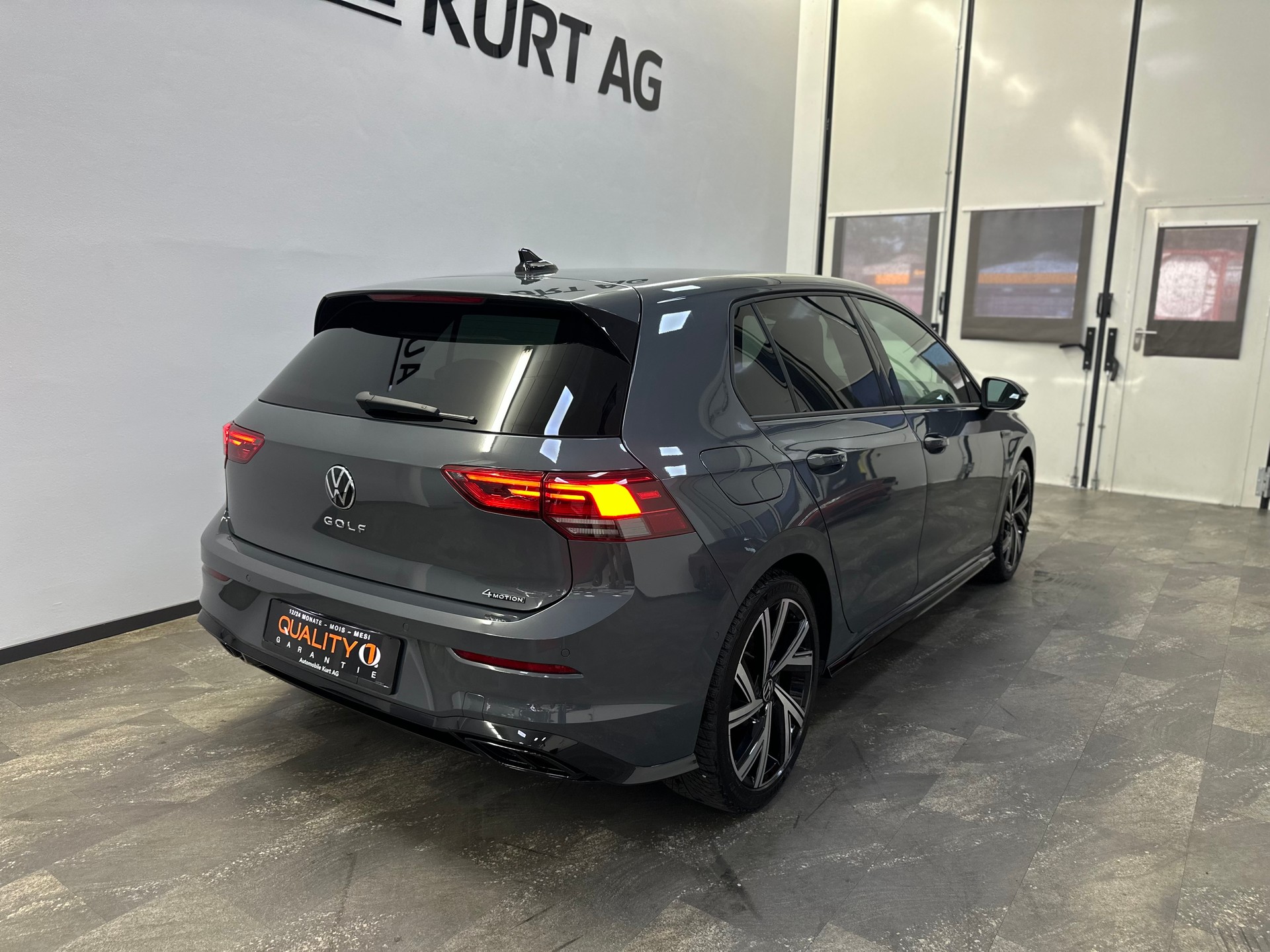 VW Golf 2.0 TDI R-Line DSG 4Motion-image-11