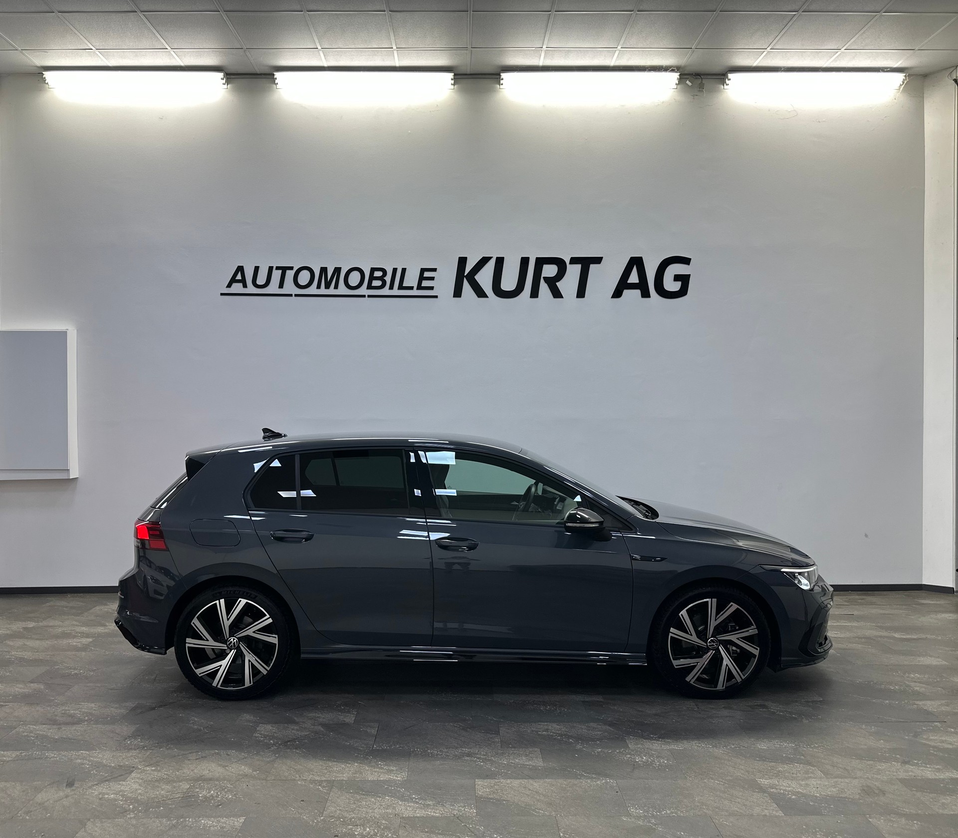 VW Golf 2.0 TDI R-Line DSG 4Motion-image-8