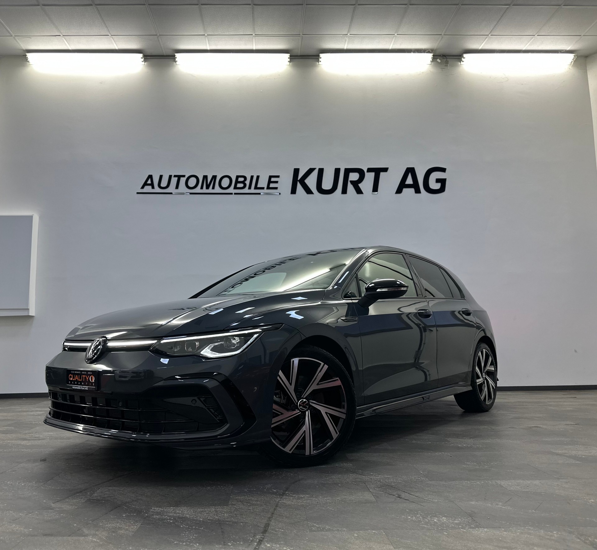 VW Golf 2.0 TDI R-Line DSG 4Motion-showroom-element-1