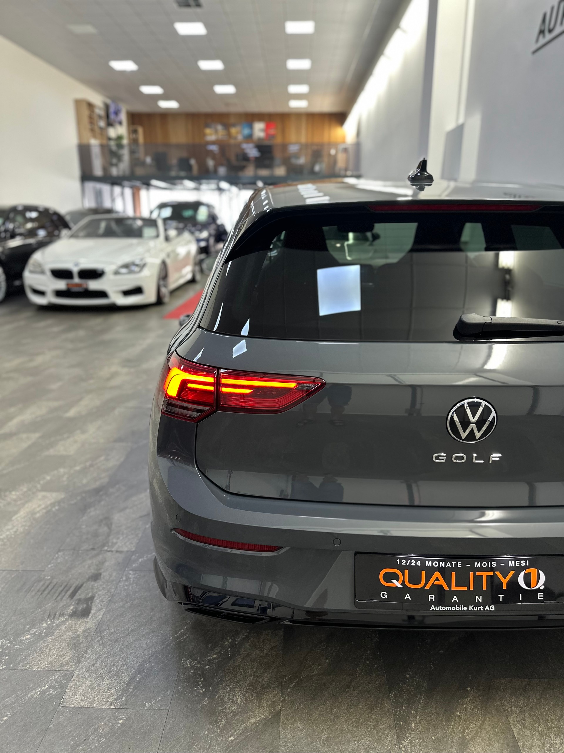 VW Golf 2.0 TDI R-Line DSG 4Motion-image-4