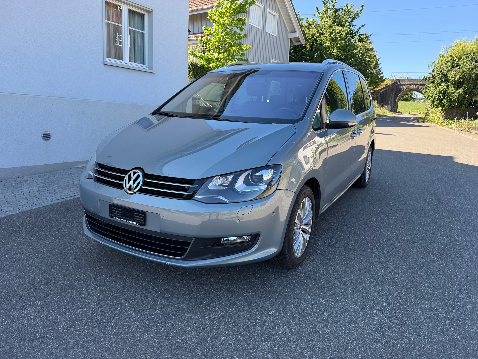 VW Sharan 2.0 TDI BlueMotion Technology Design DSG-image-2