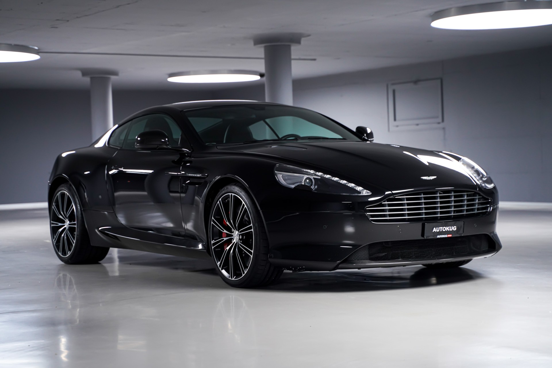 ASTON MARTIN DB9 Volante Carbon Black Touchtronic 2-showroom-element-2