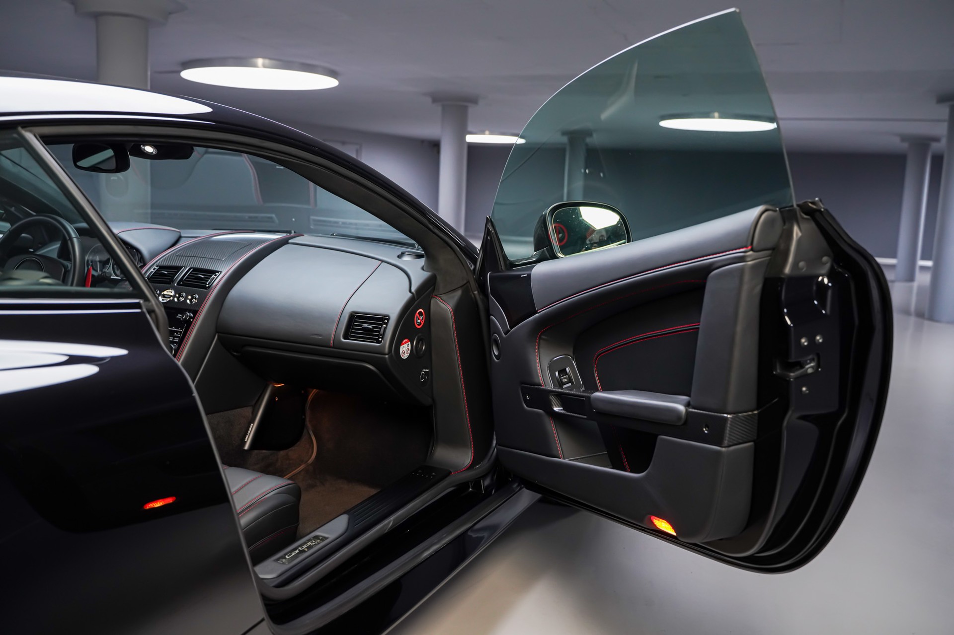 ASTON MARTIN DB9 Volante Carbon Black Touchtronic 2-image-15