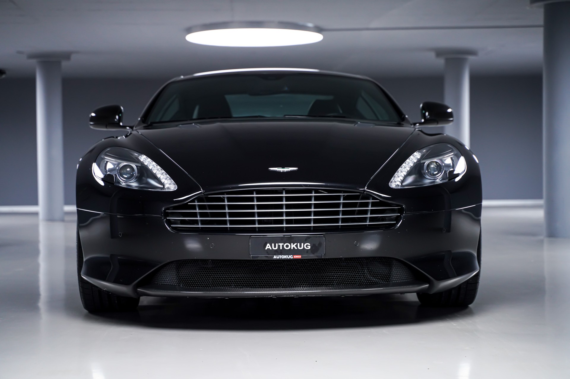ASTON MARTIN DB9 Volante Carbon Black Touchtronic 2-showroom-element-1