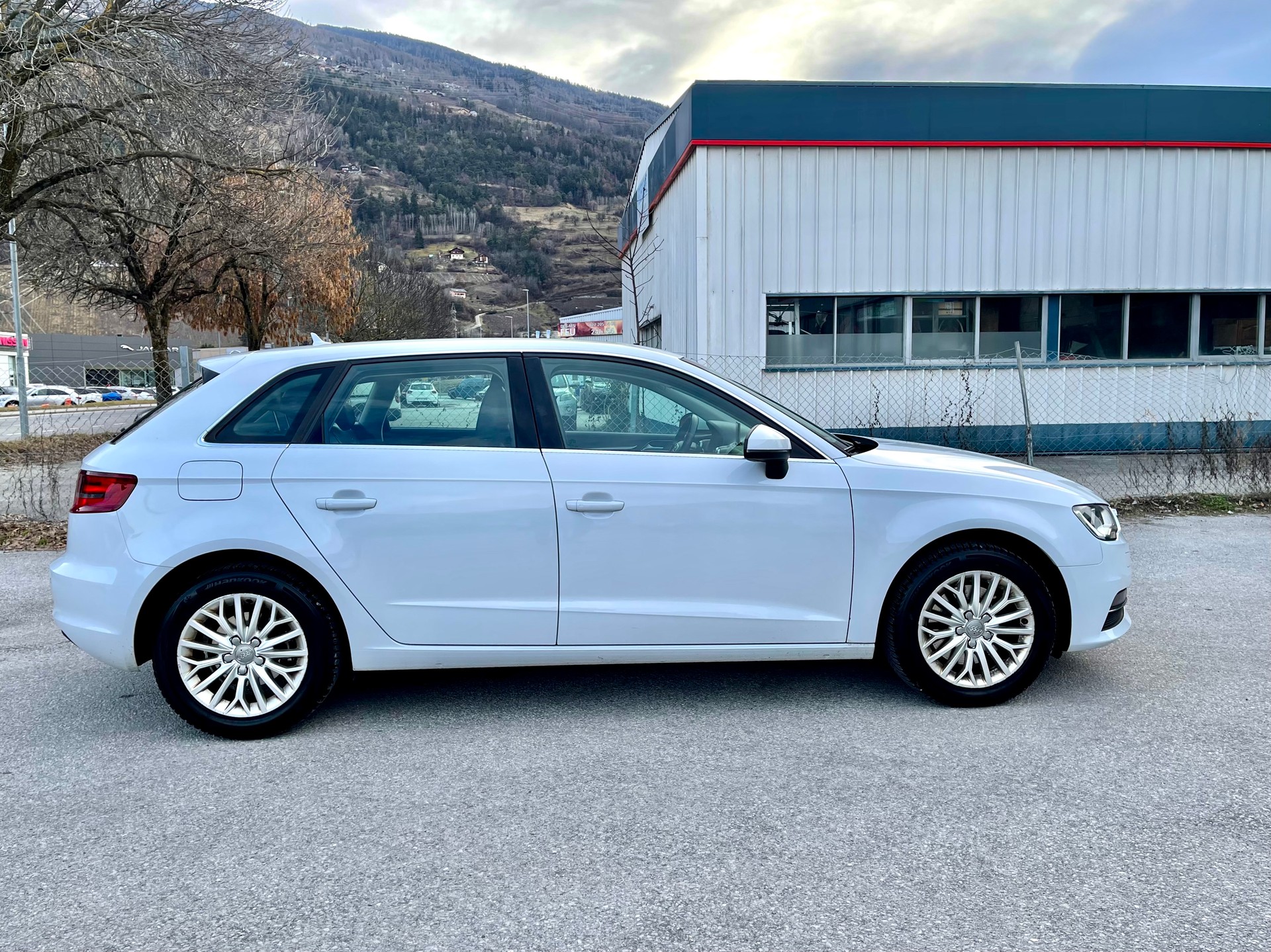 AUDI A3 Sportback 1.8 TFSI Ambiente S-tronic-showroom-element-2