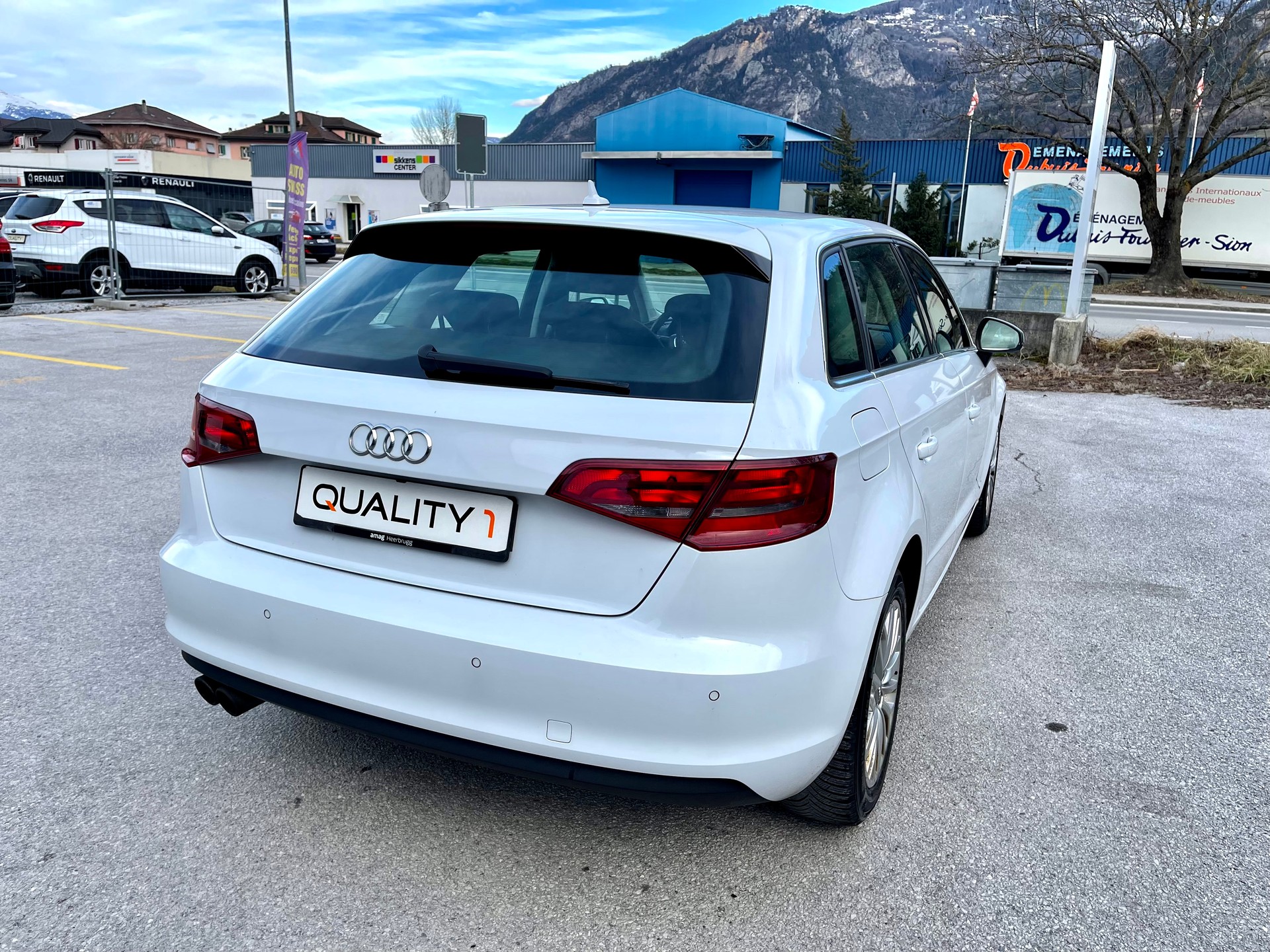 AUDI A3 Sportback 1.8 TFSI Ambiente S-tronic-image-4