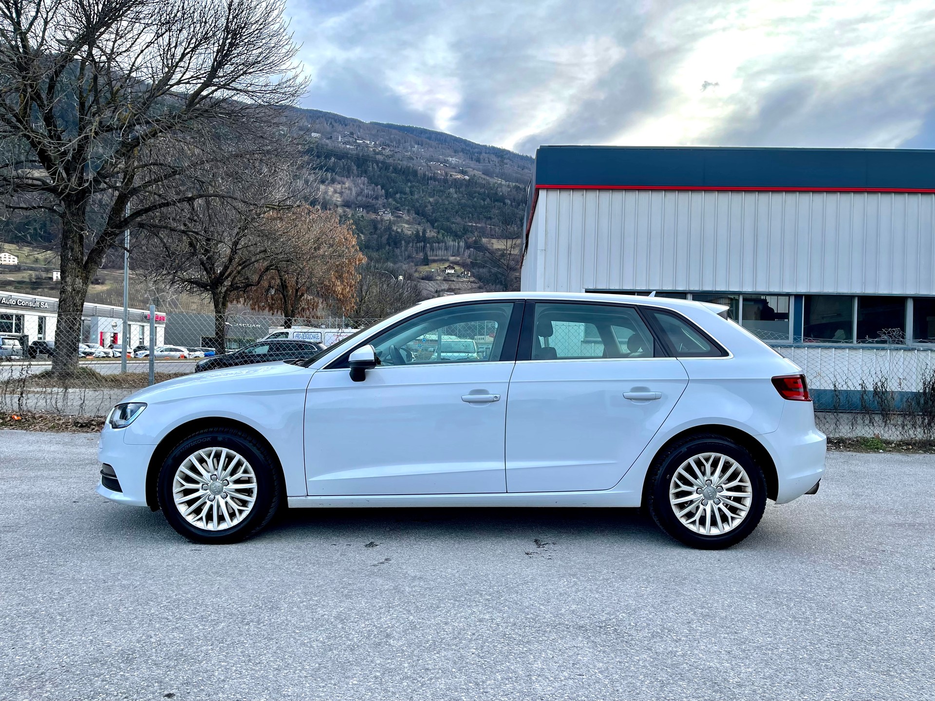 AUDI A3 Sportback 1.8 TFSI Ambiente S-tronic-image-13