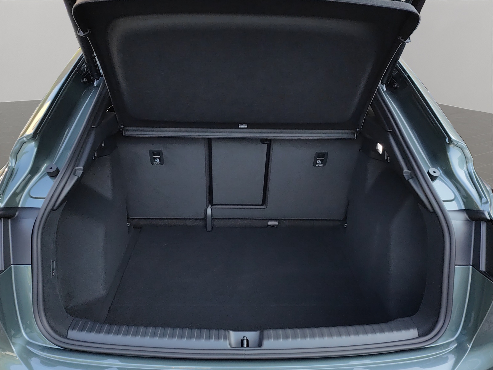 AUDI Q4 Sportback e-tron quattro performance Swiss Ski-image-14