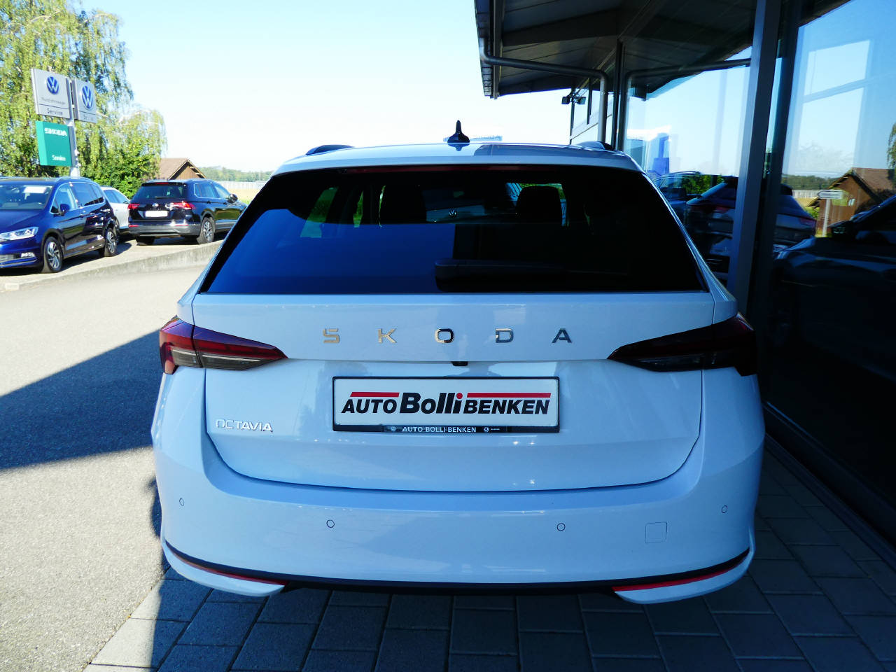 SKODA Octavia Combi 1.5 TSI Selection DSG-image-5