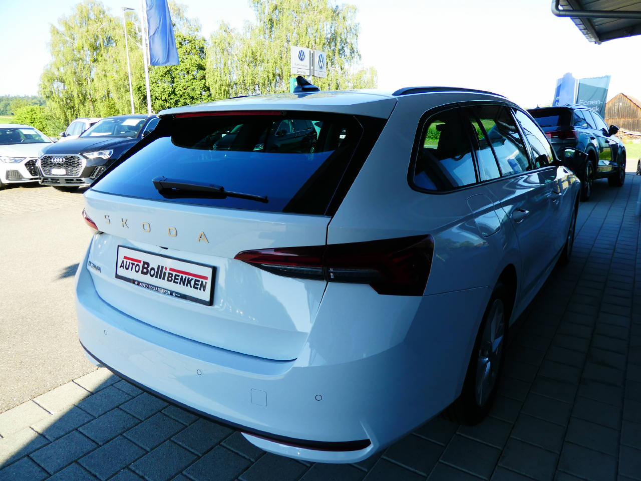 SKODA Octavia Combi 1.5 TSI Selection DSG-image-4