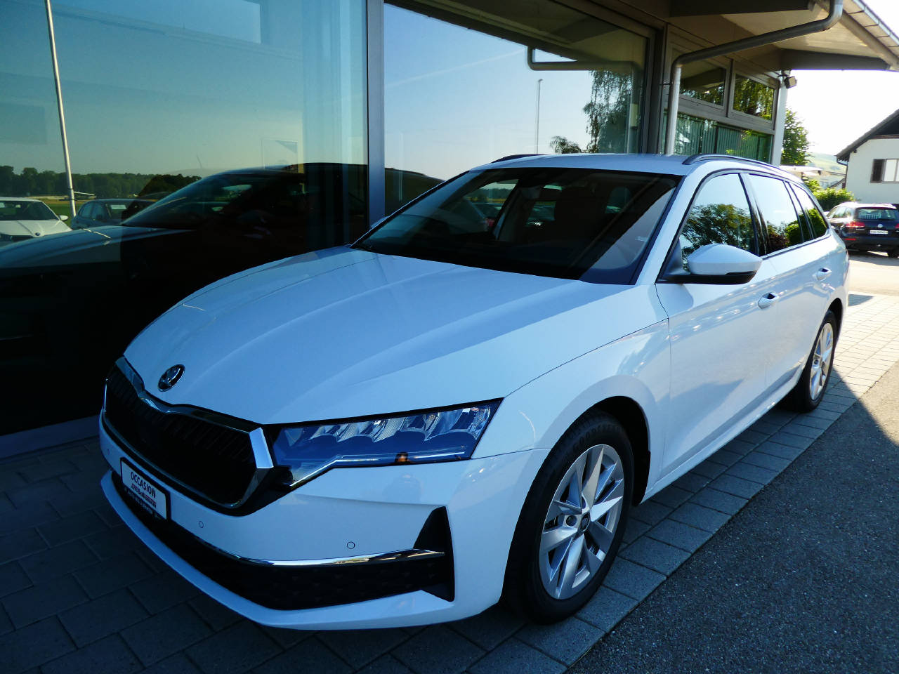 SKODA Octavia Combi 1.5 TSI Selection DSG-showroom-element-1