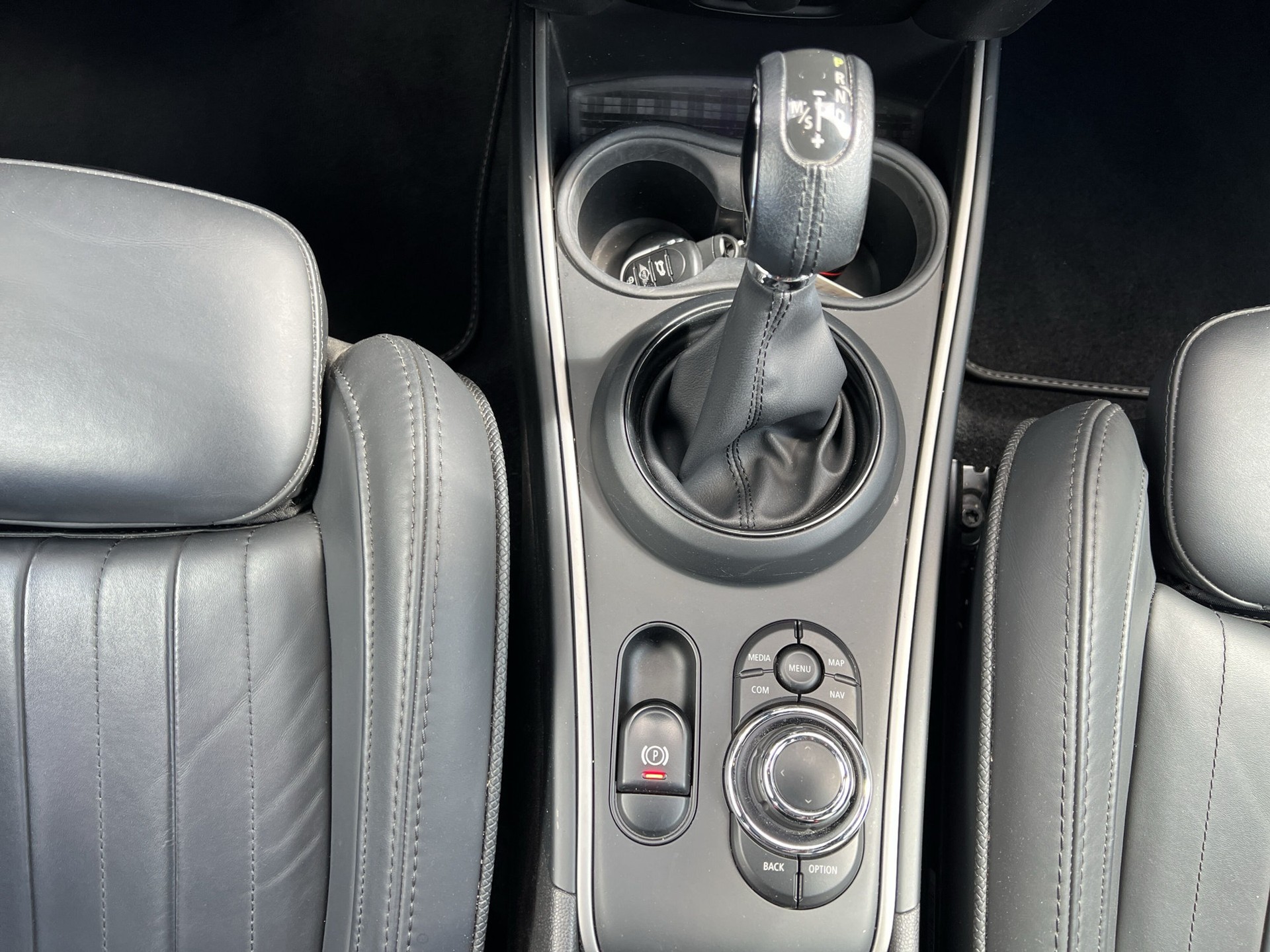 MINI Countryman Cooper SE ALL4 PHEV Steptronic-image-12