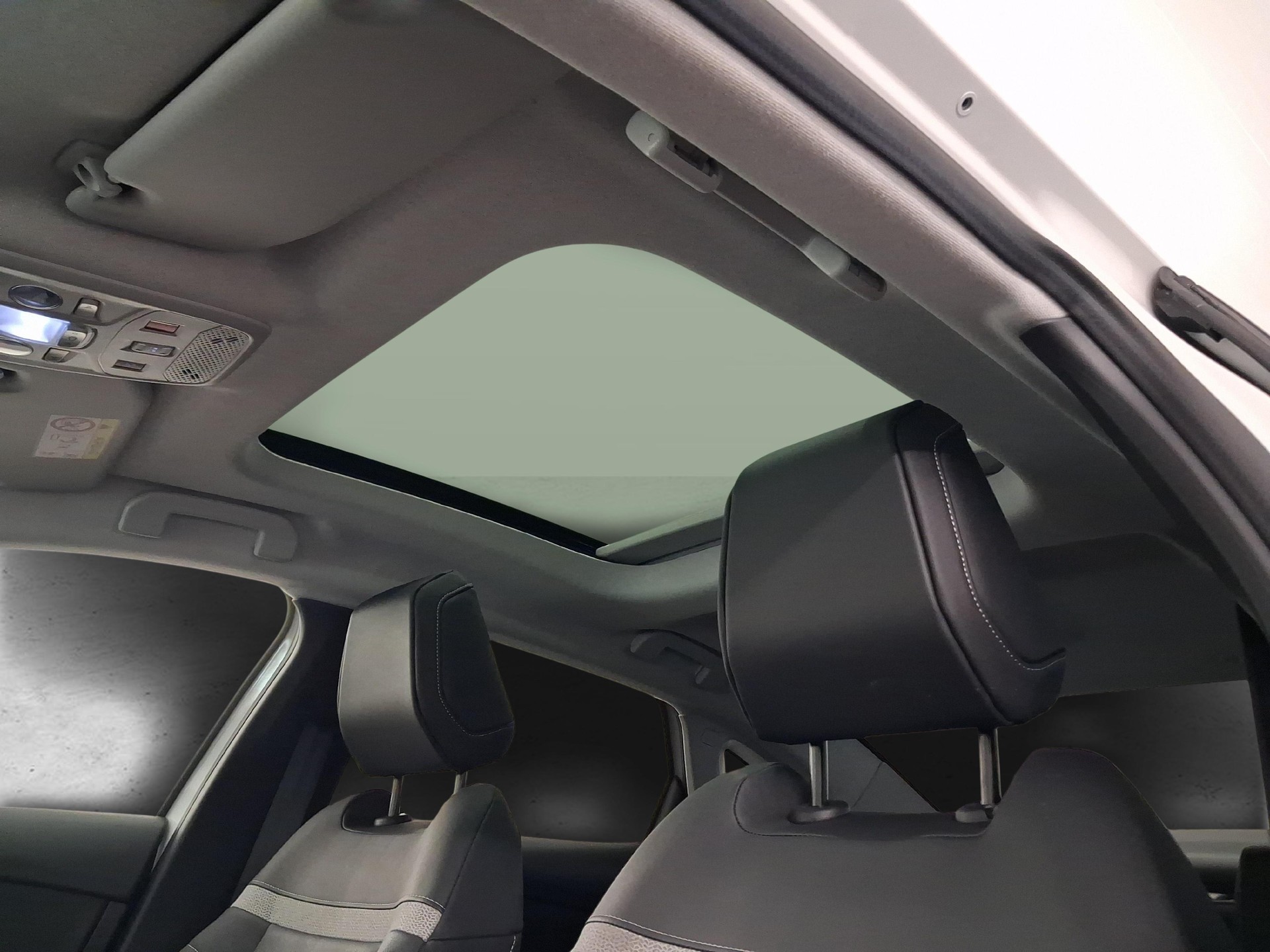 CITROEN e-C4 X Shine-image-13
