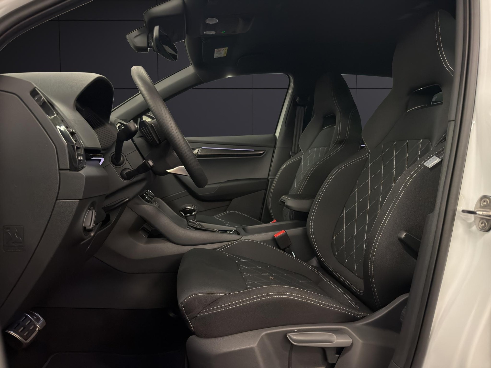SKODA Karoq 2.0 TSI SportLine 4x4 DSG-image-8