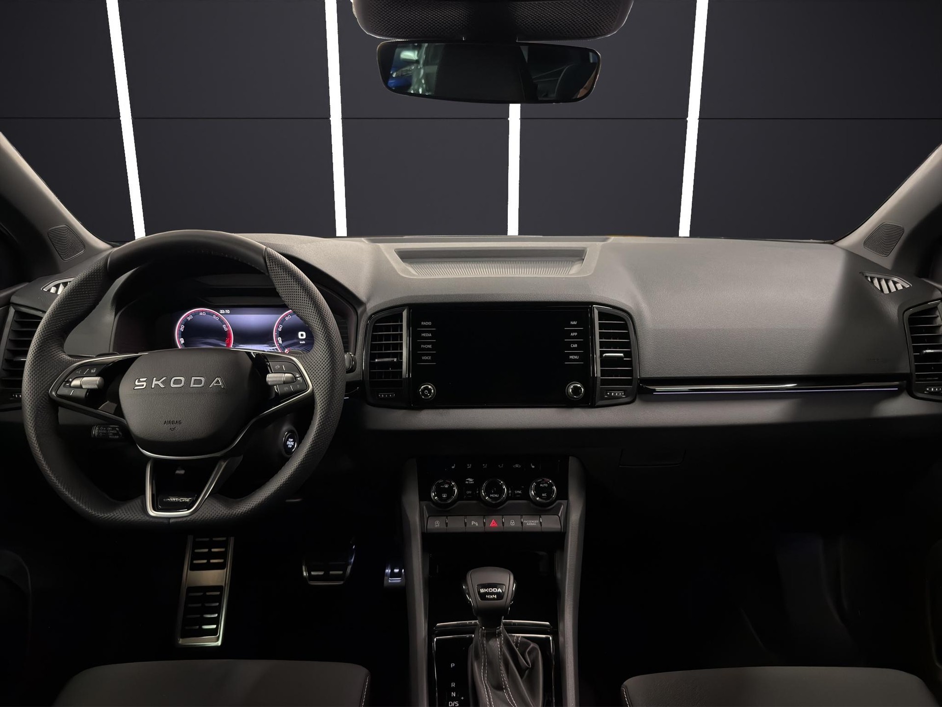 SKODA Karoq 2.0 TSI SportLine 4x4 DSG-image-13