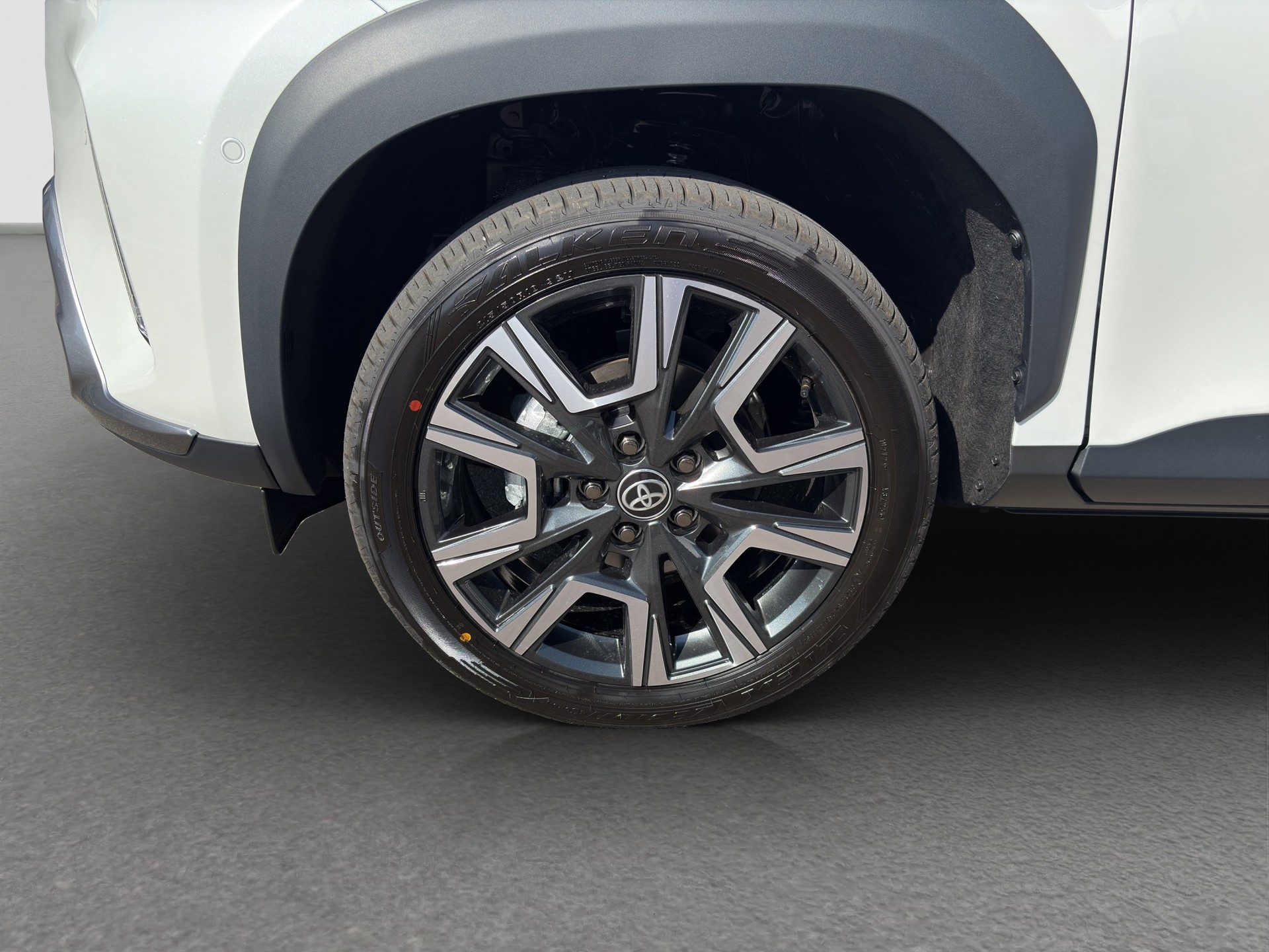 TOYOTA Yaris Cross 1.5 Premium AWDi e-CVT-showroom-element-2