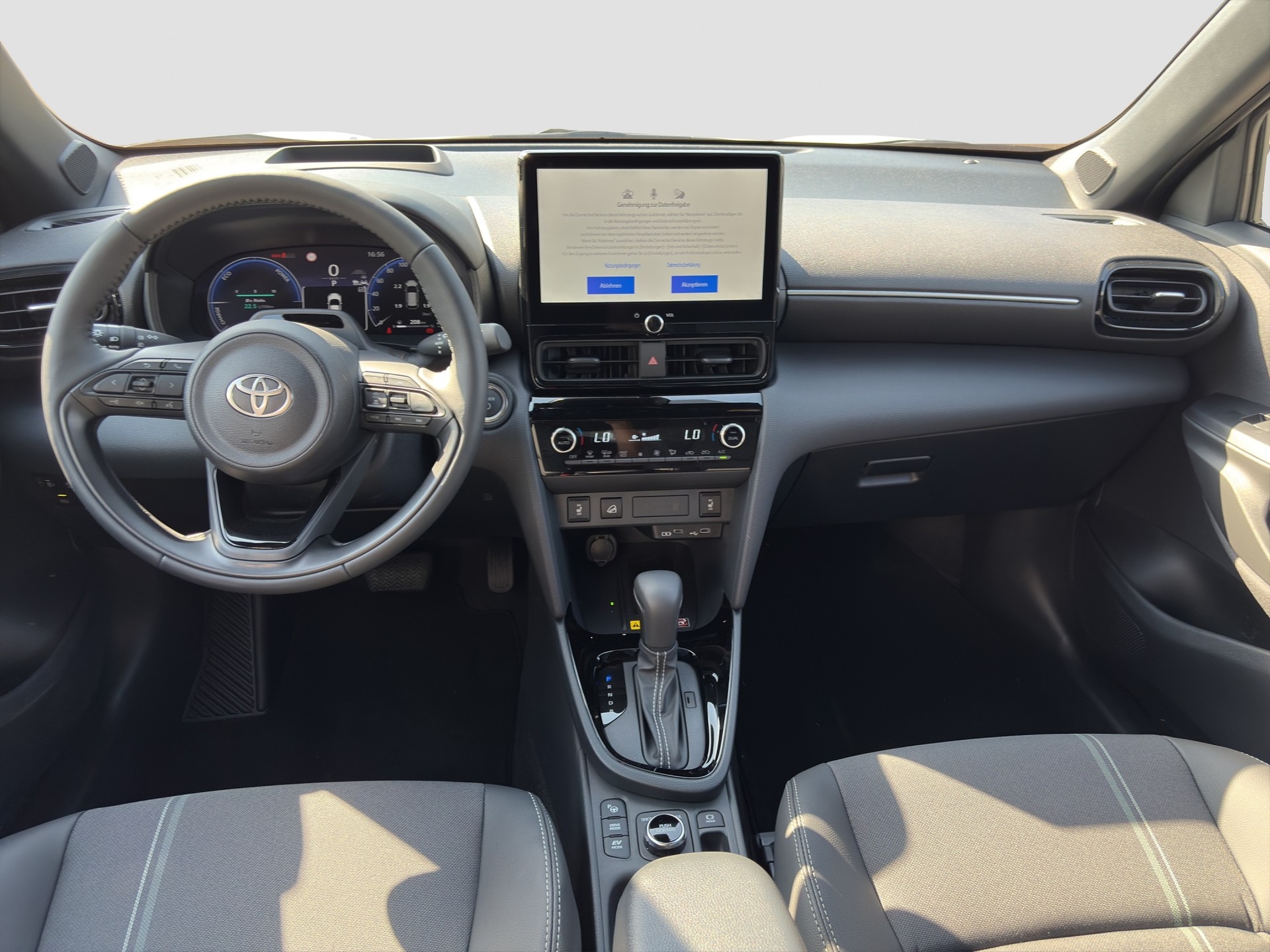 TOYOTA Yaris Cross 1.5 Premium AWDi e-CVT-image-11