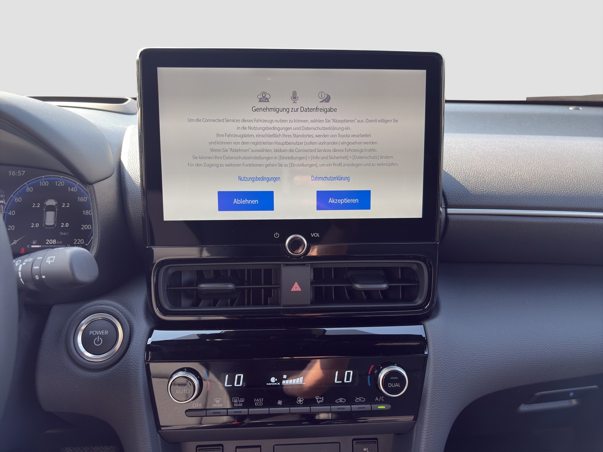 TOYOTA Yaris Cross 1.5 Premium AWDi e-CVT-image-13
