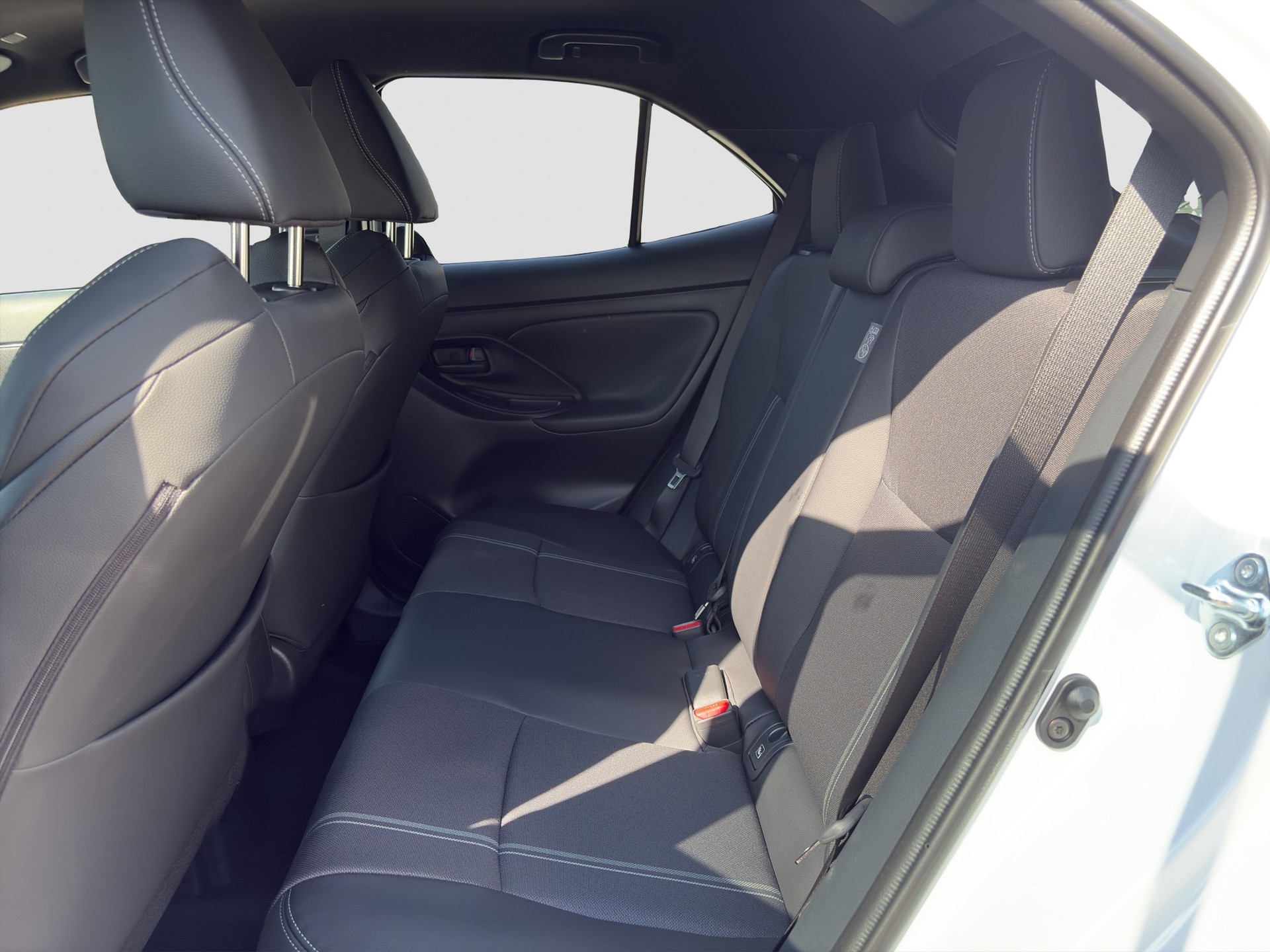 TOYOTA Yaris Cross 1.5 Premium AWDi e-CVT-image-10