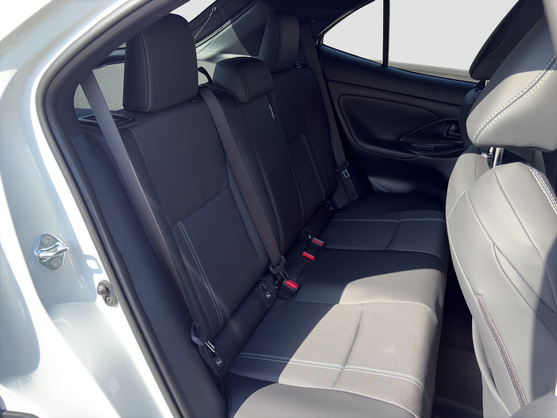 TOYOTA Yaris Cross 1.5 Premium AWDi e-CVT-image-18