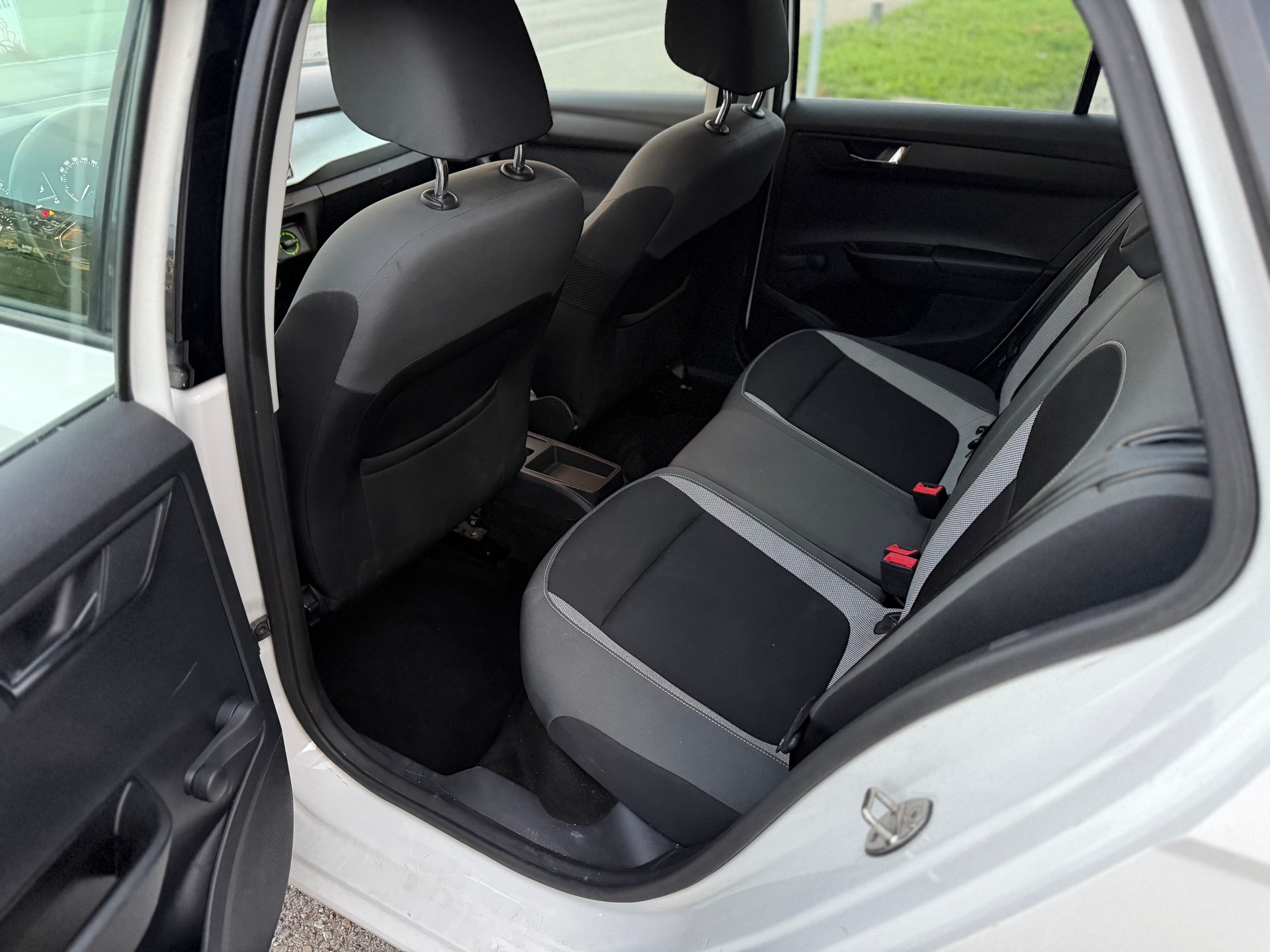 SKODA Fabia 1.4 TDI Ambition-image-7