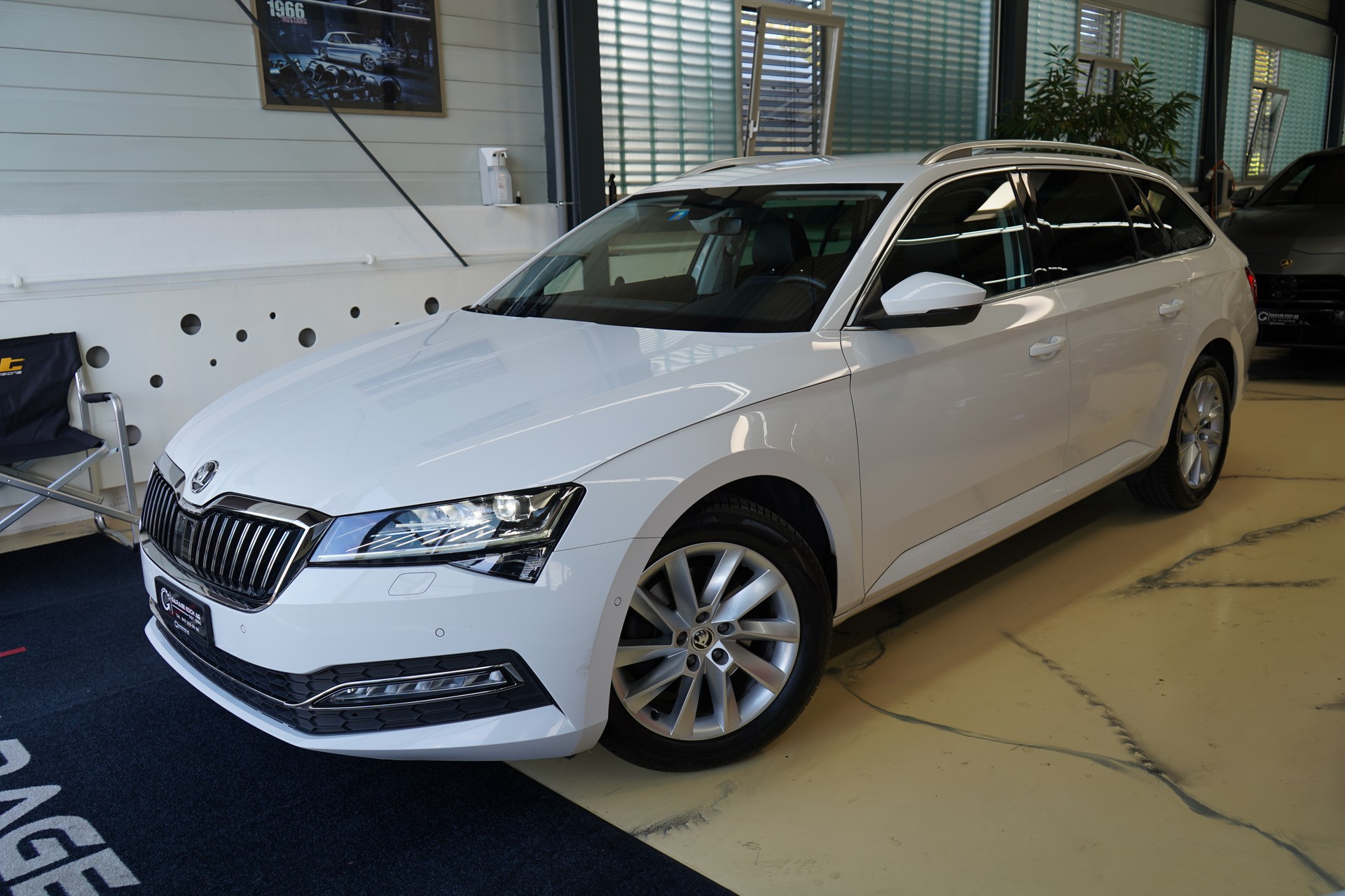 SKODA Superb Combi 2.0 TDi Style DSG-showroom-element-1
