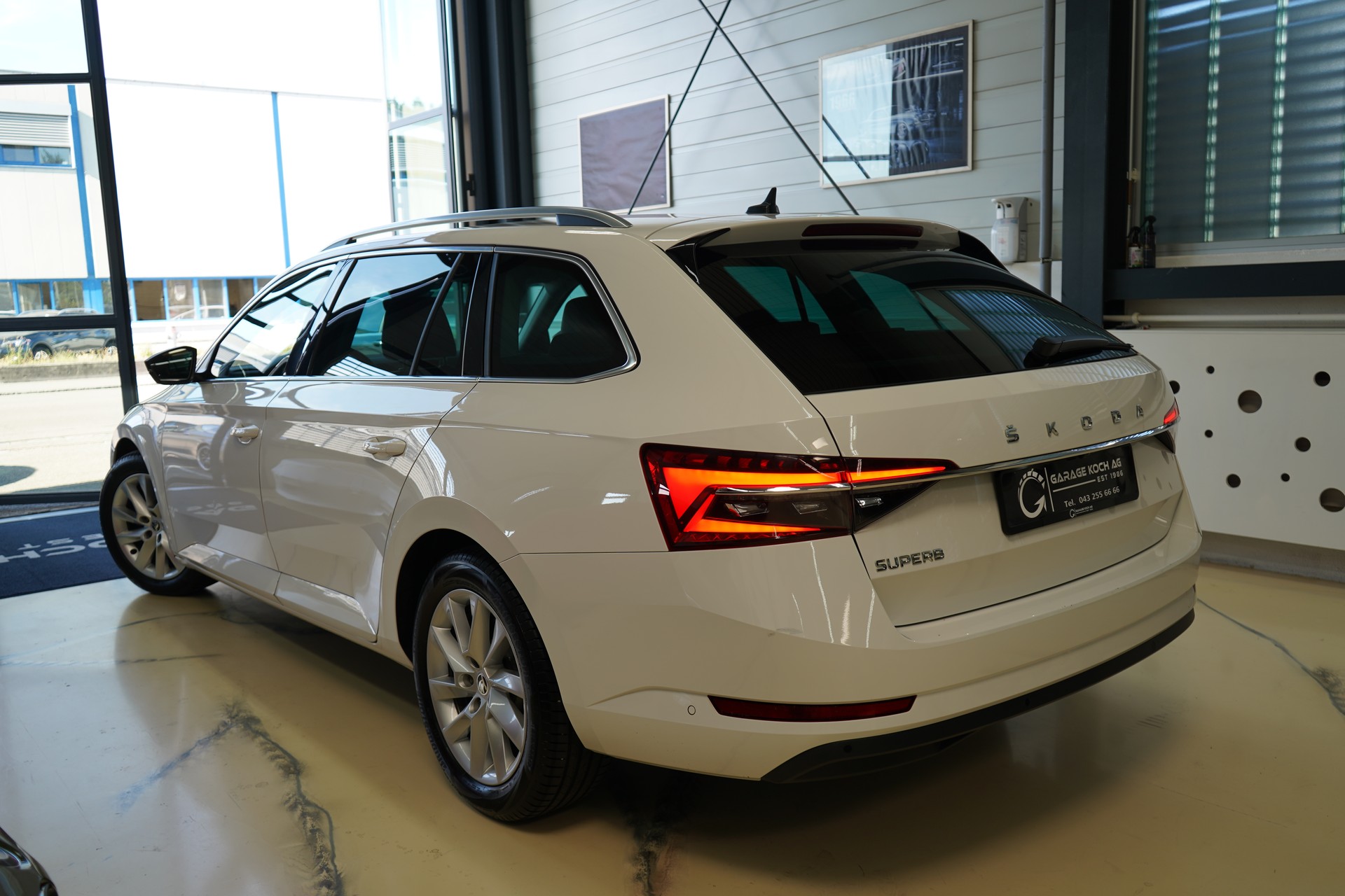 SKODA Superb Combi 2.0 TDi Style DSG-showroom-element-3