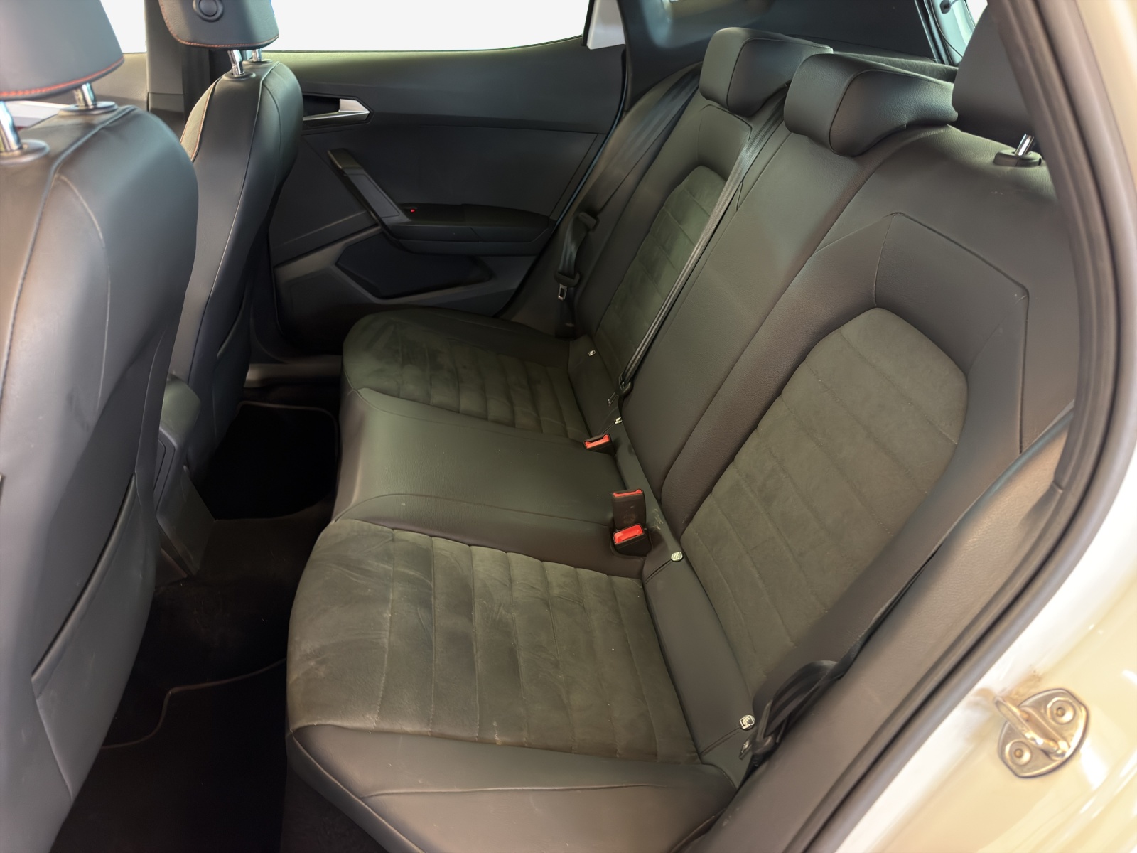 SEAT Arona 1.5 Eco TSI FR DSG-image-11