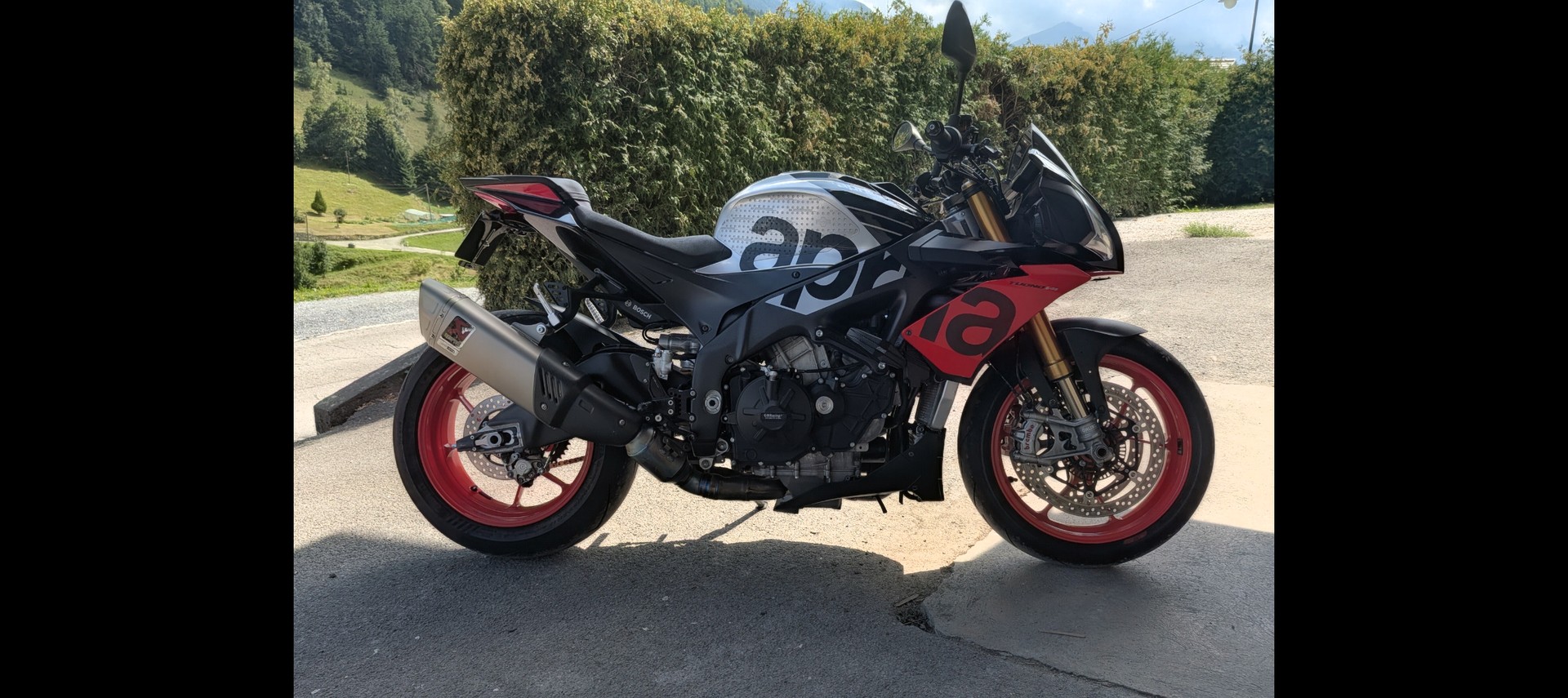 APRILIA Tuono V4 1100 Factory Semi Active Suspension-image-1