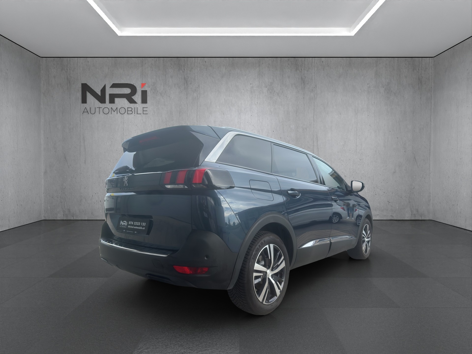 PEUGEOT 5008 1.5 BlueHDi Allure-image-4