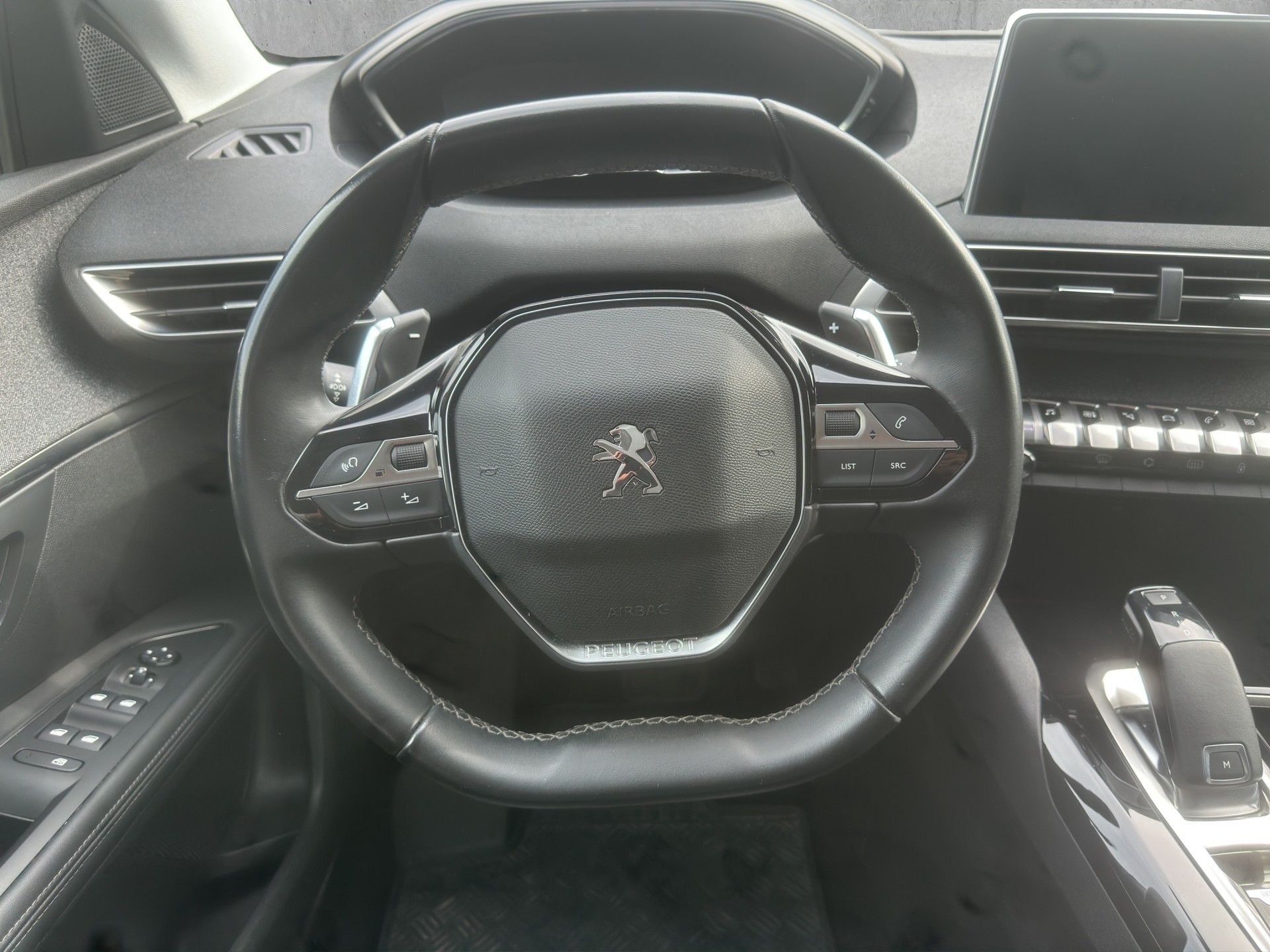PEUGEOT 5008 1.5 BlueHDi Allure-image-13