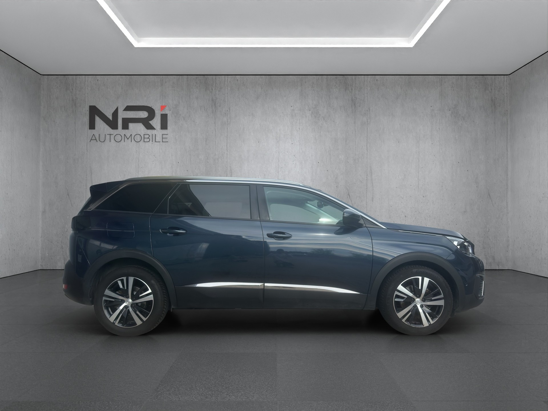 PEUGEOT 5008 1.5 BlueHDi Allure-showroom-element-3