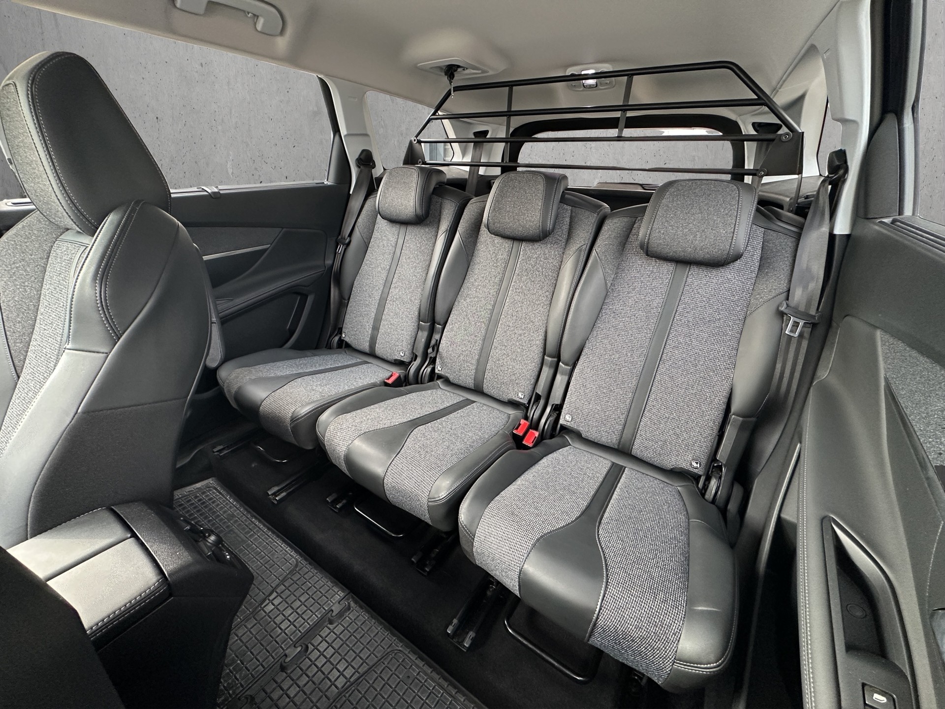 PEUGEOT 5008 1.5 BlueHDi Allure-image-10