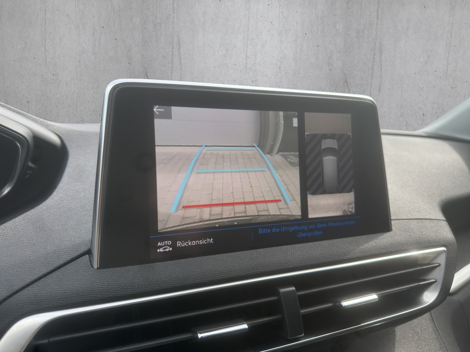 PEUGEOT 5008 1.5 BlueHDi Allure-image-14
