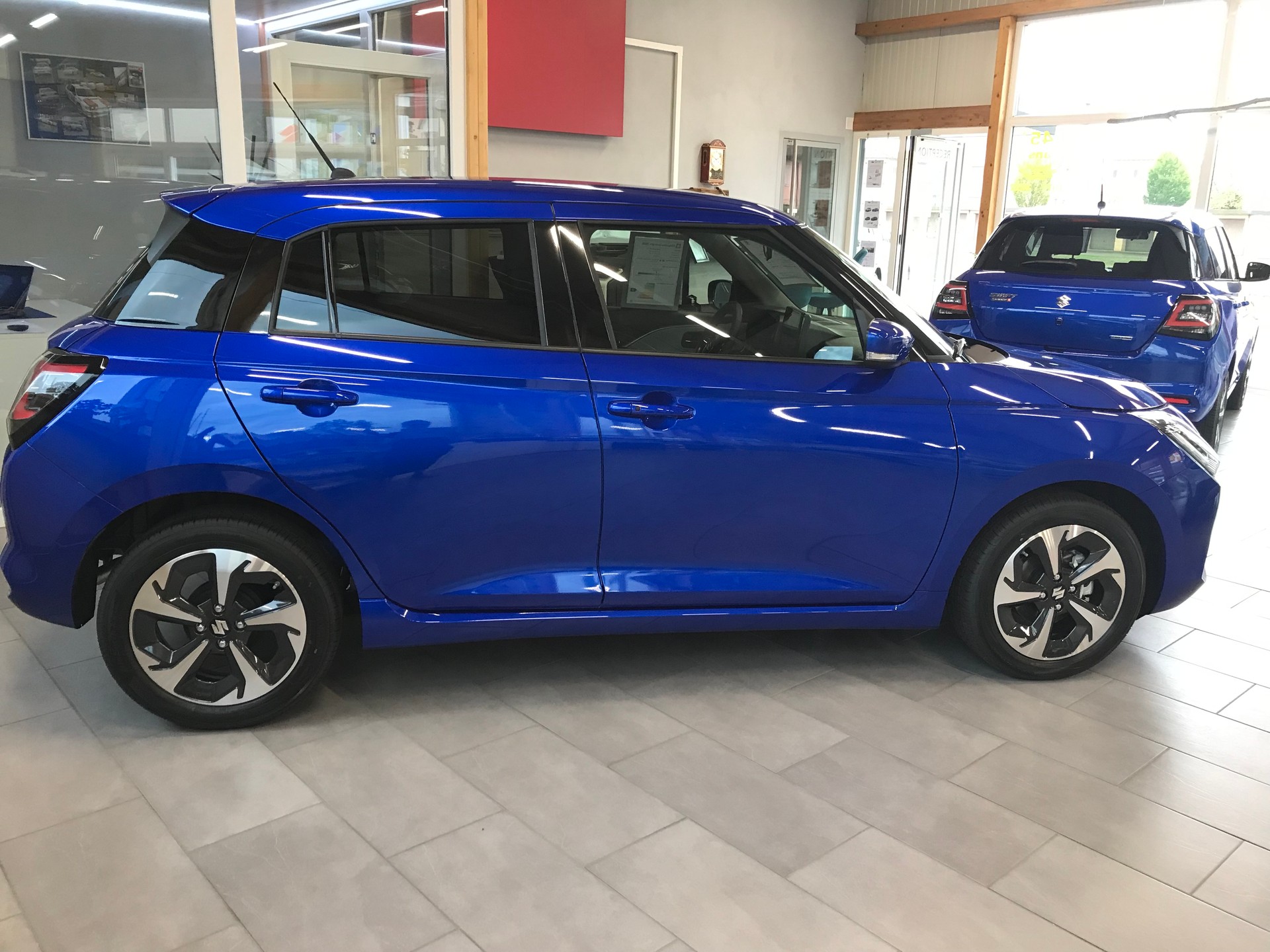 SUZUKI 1.2 Compact Top Hybrid-image-1