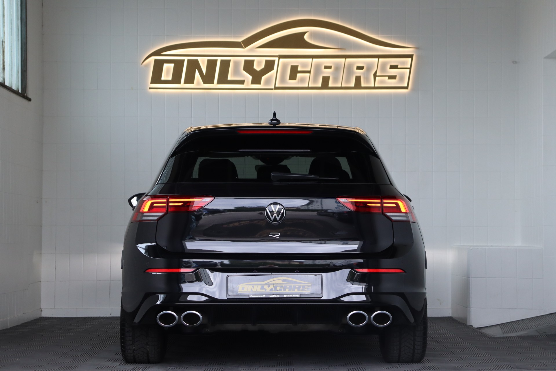 VW Golf 2.0 TSI R DSG 4Motion-image-10