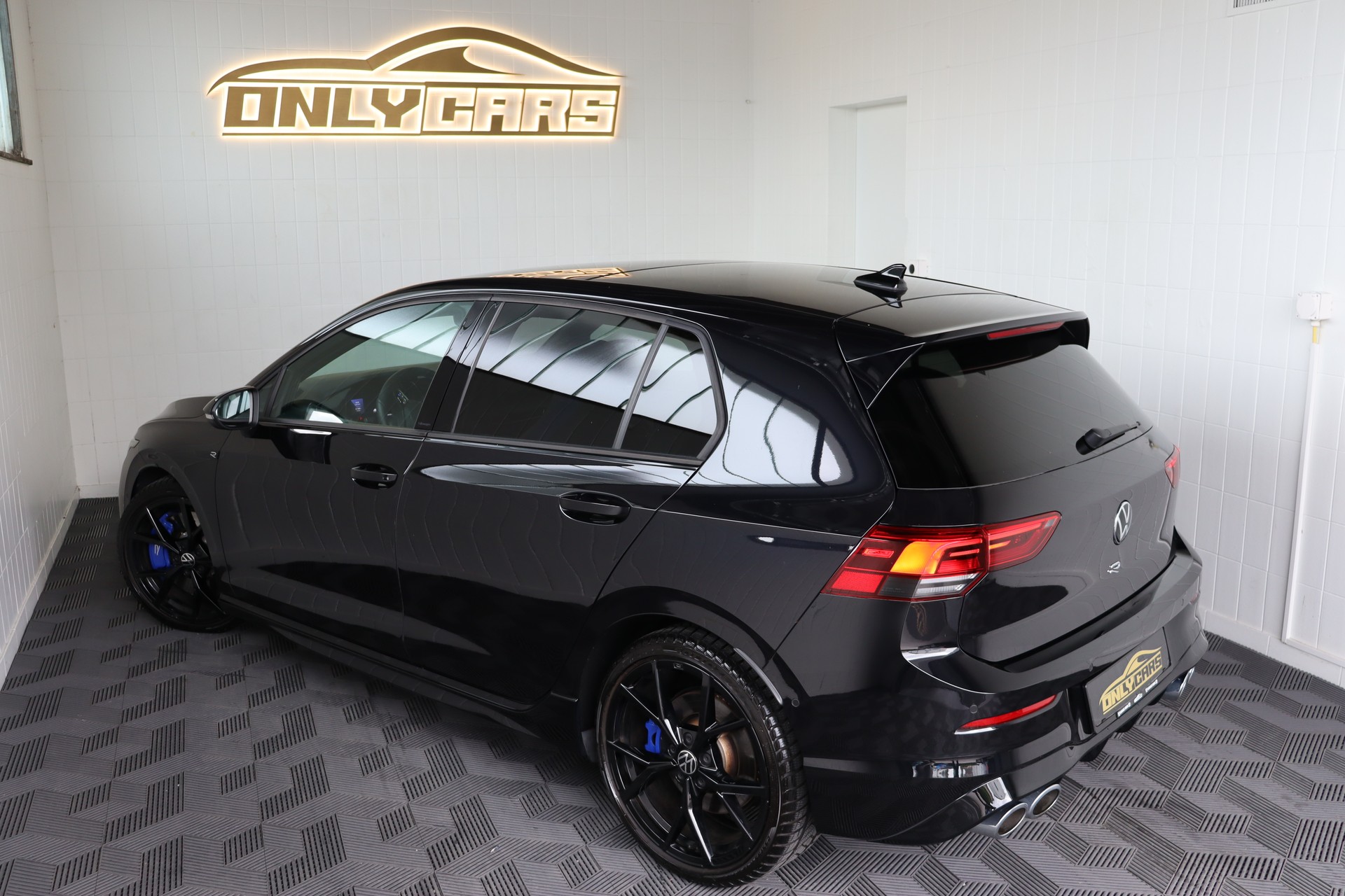 VW Golf 2.0 TSI R DSG 4Motion-image-9