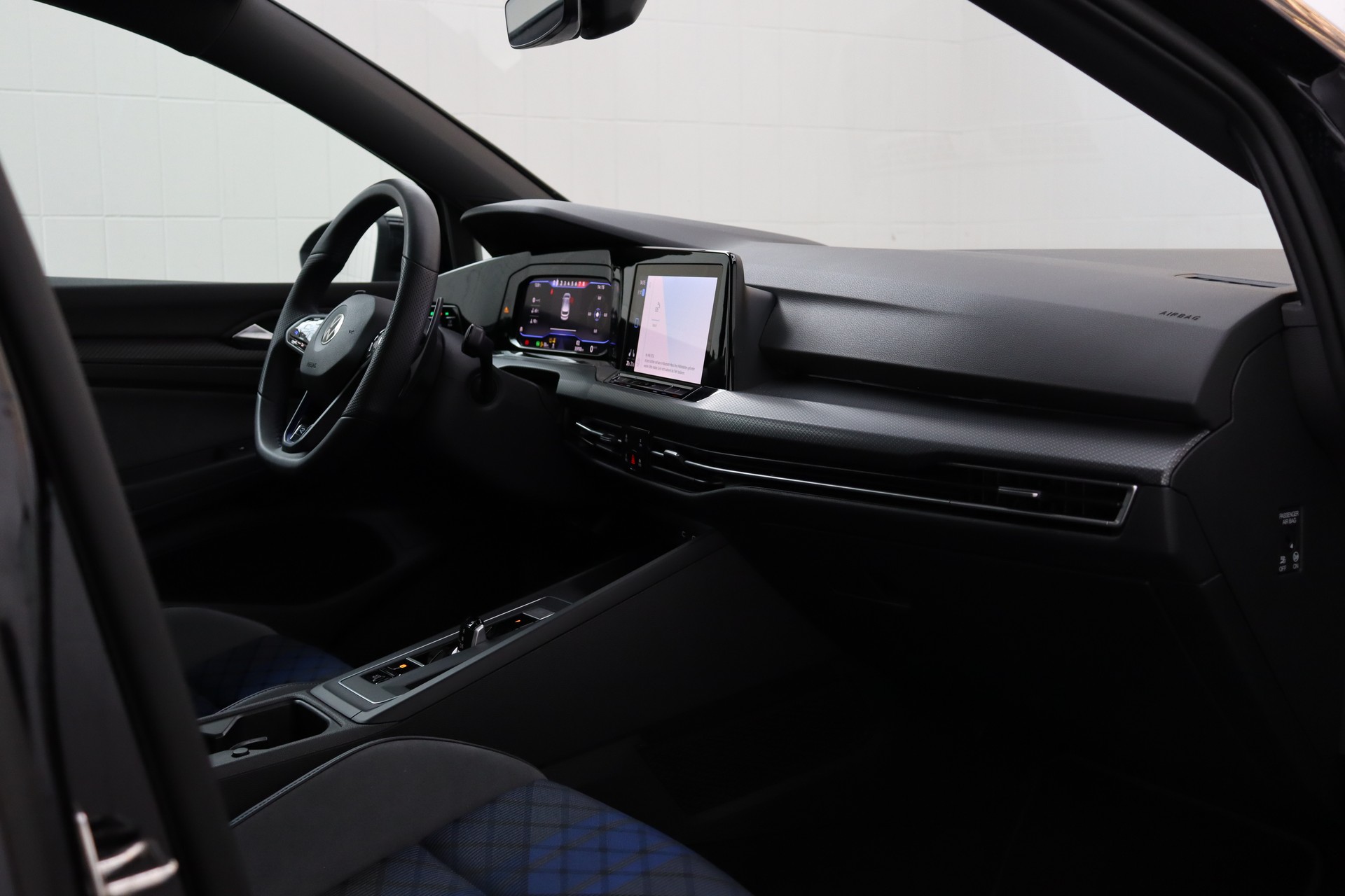VW Golf 2.0 TSI R DSG 4Motion-image-18