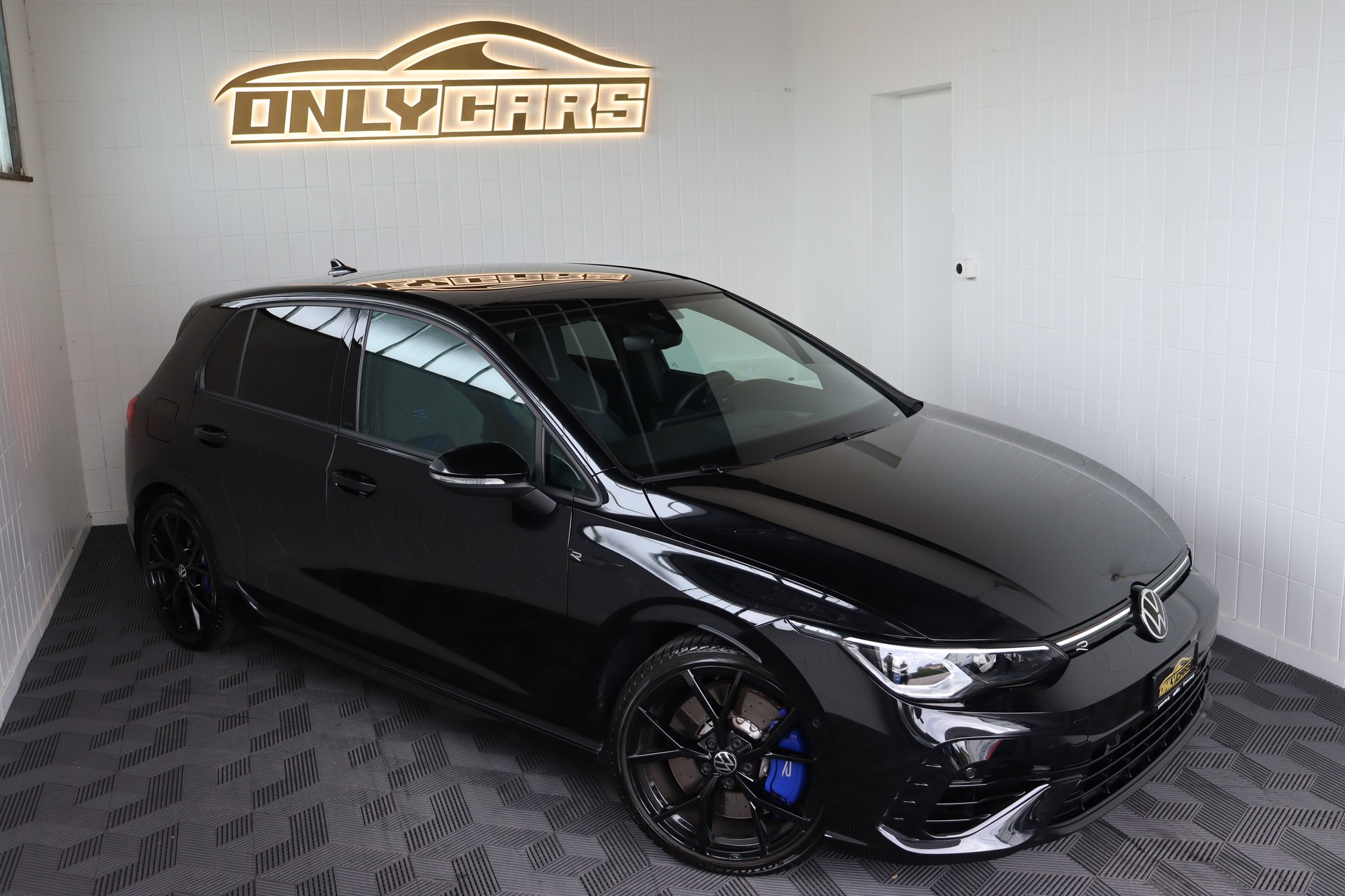 VW Golf 2.0 TSI R DSG 4Motion-image-4