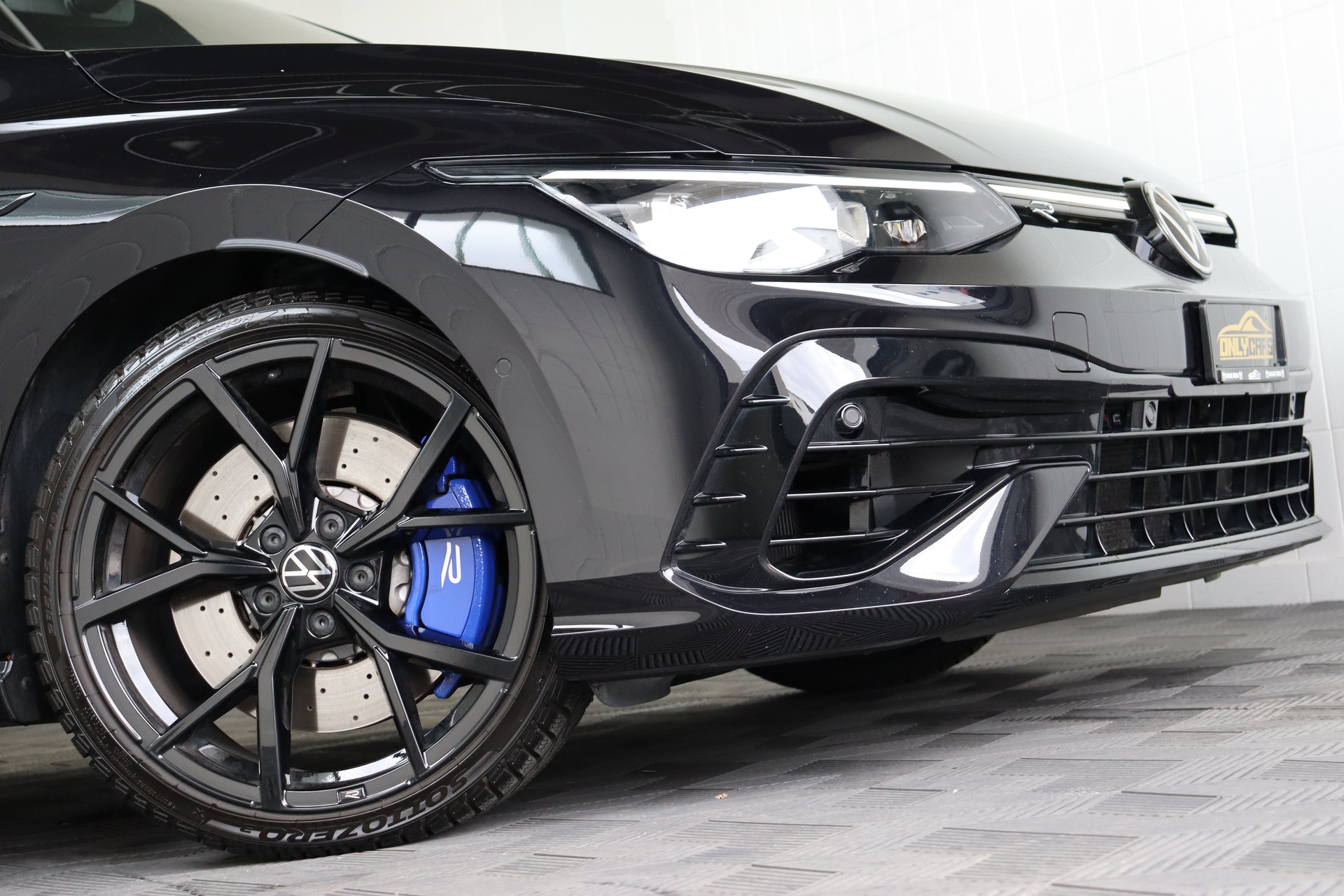 VW Golf 2.0 TSI R DSG 4Motion-showroom-element-3