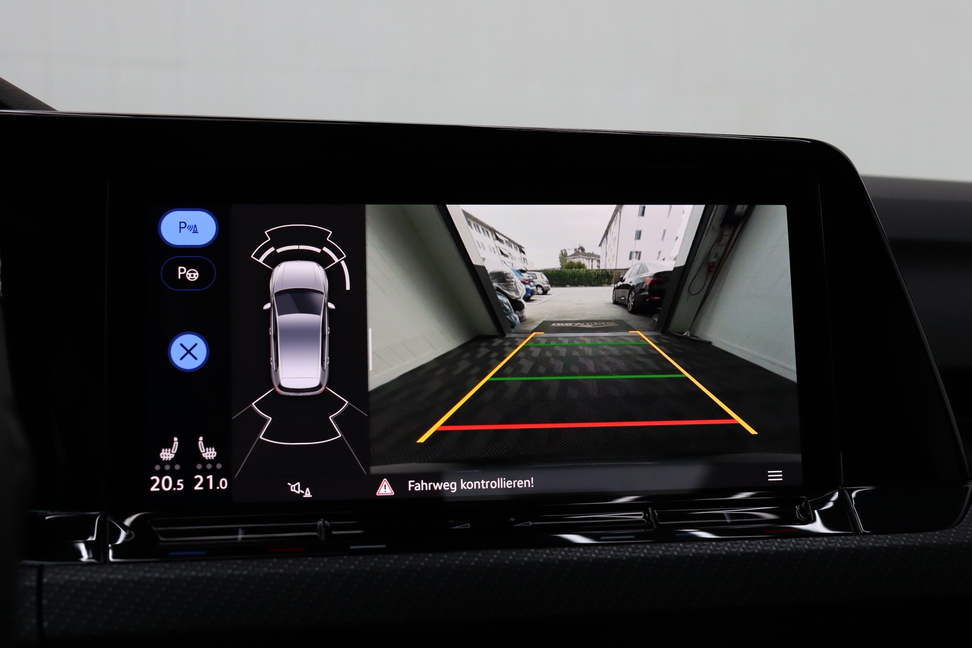 VW Golf 2.0 TSI R DSG 4Motion-image-27