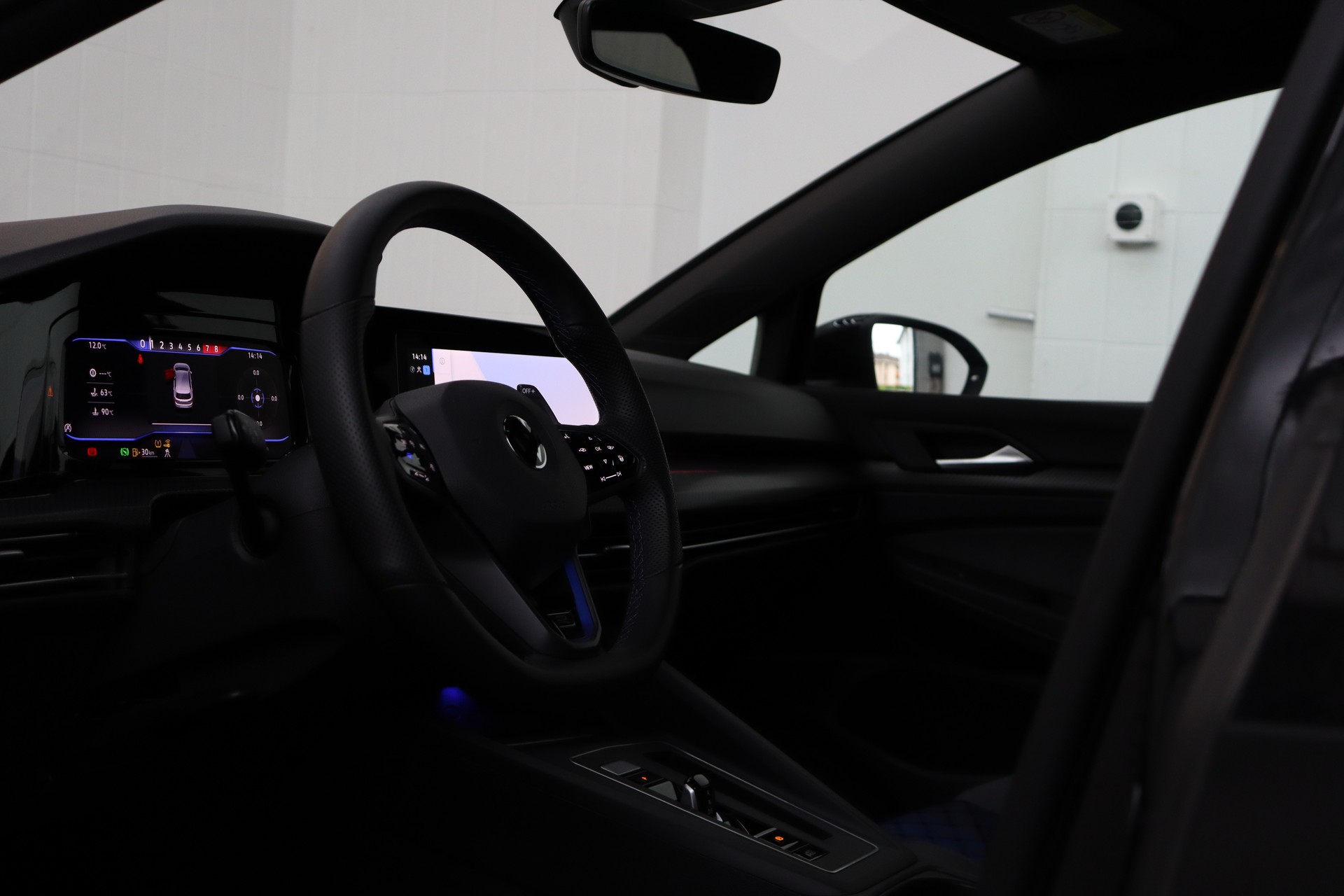 VW Golf 2.0 TSI R DSG 4Motion-image-14