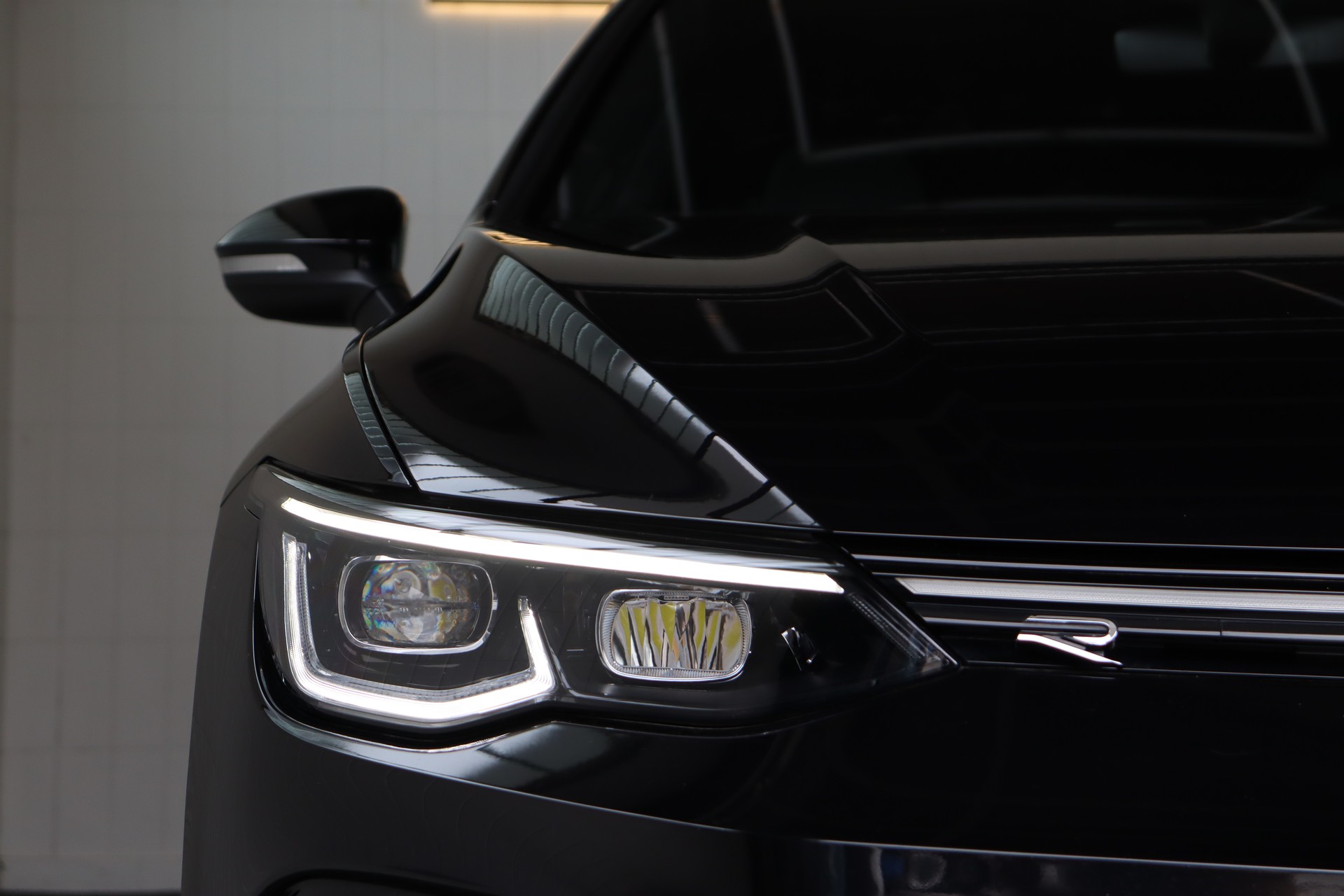 VW Golf 2.0 TSI R DSG 4Motion-showroom-element-2