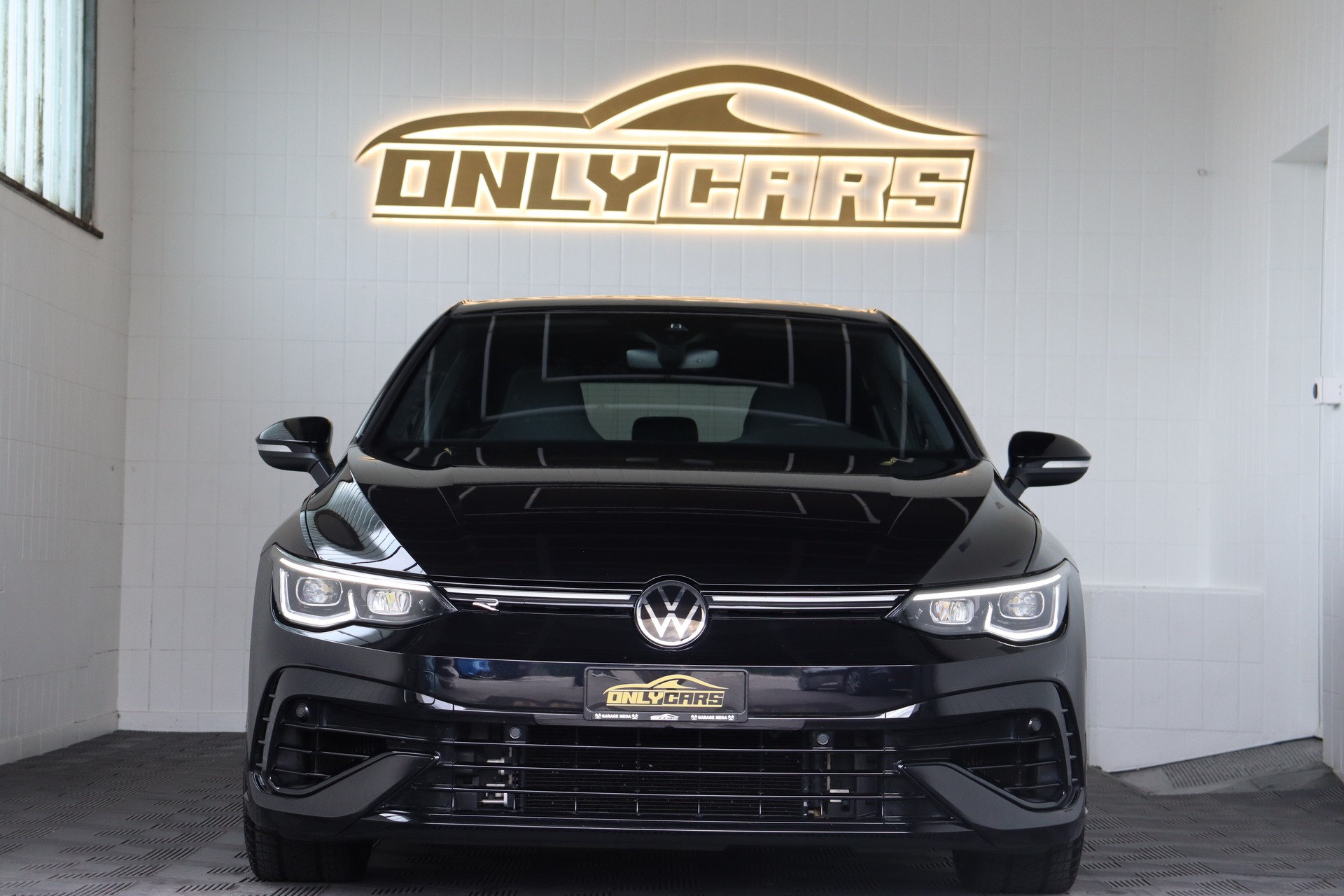VW Golf 2.0 TSI R DSG 4Motion-showroom-element-1