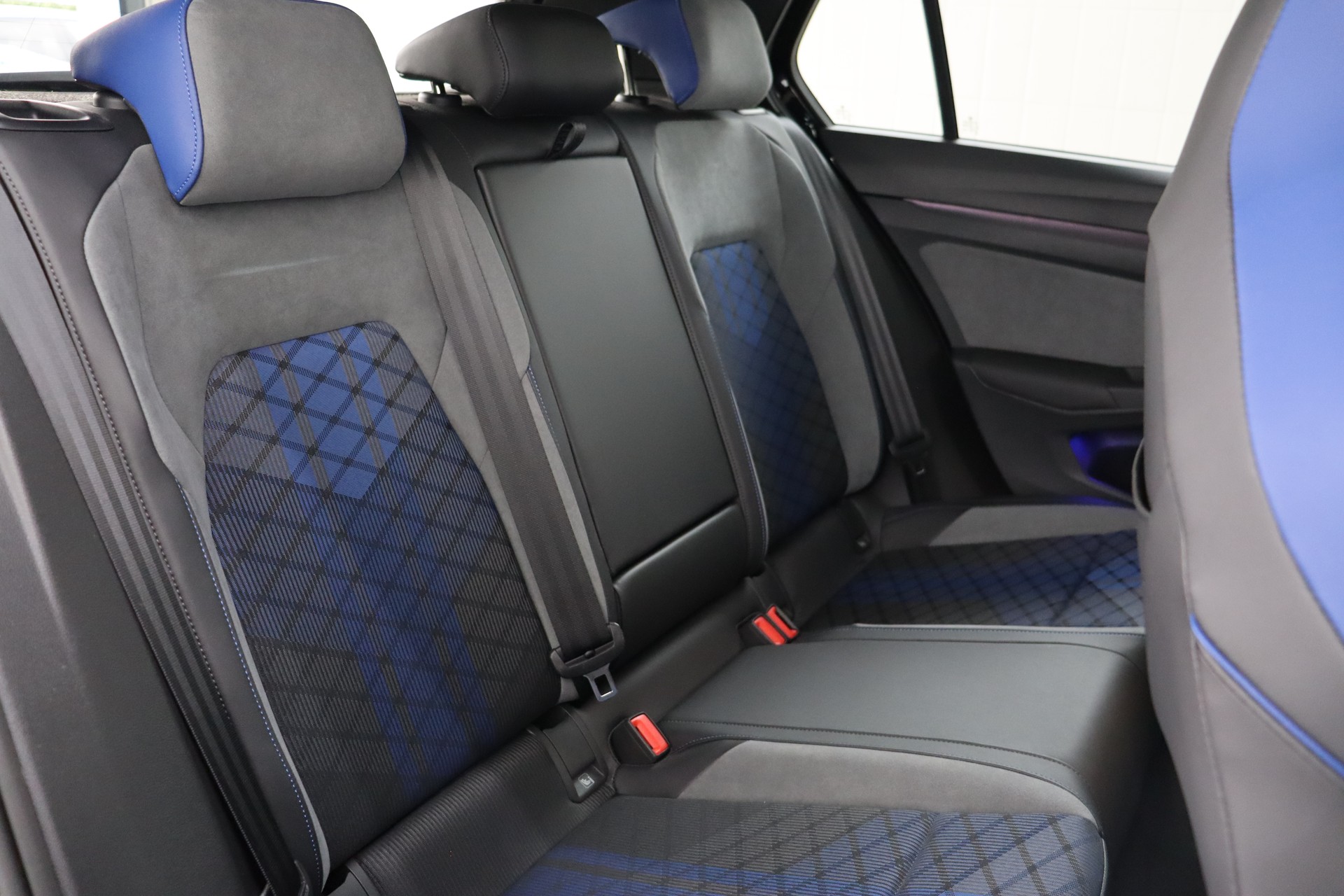 VW Golf 2.0 TSI R DSG 4Motion-image-17