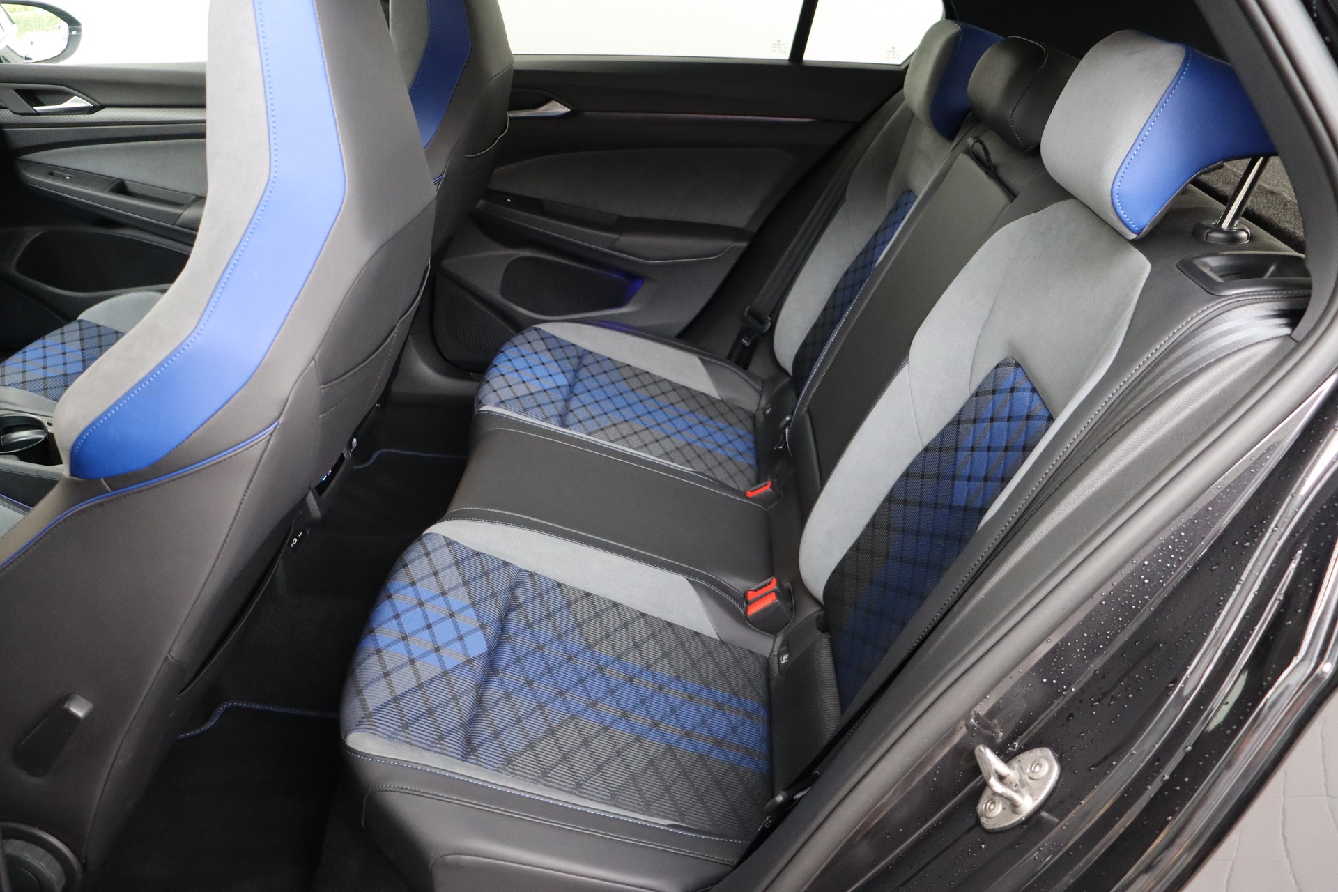 VW Golf 2.0 TSI R DSG 4Motion-image-15