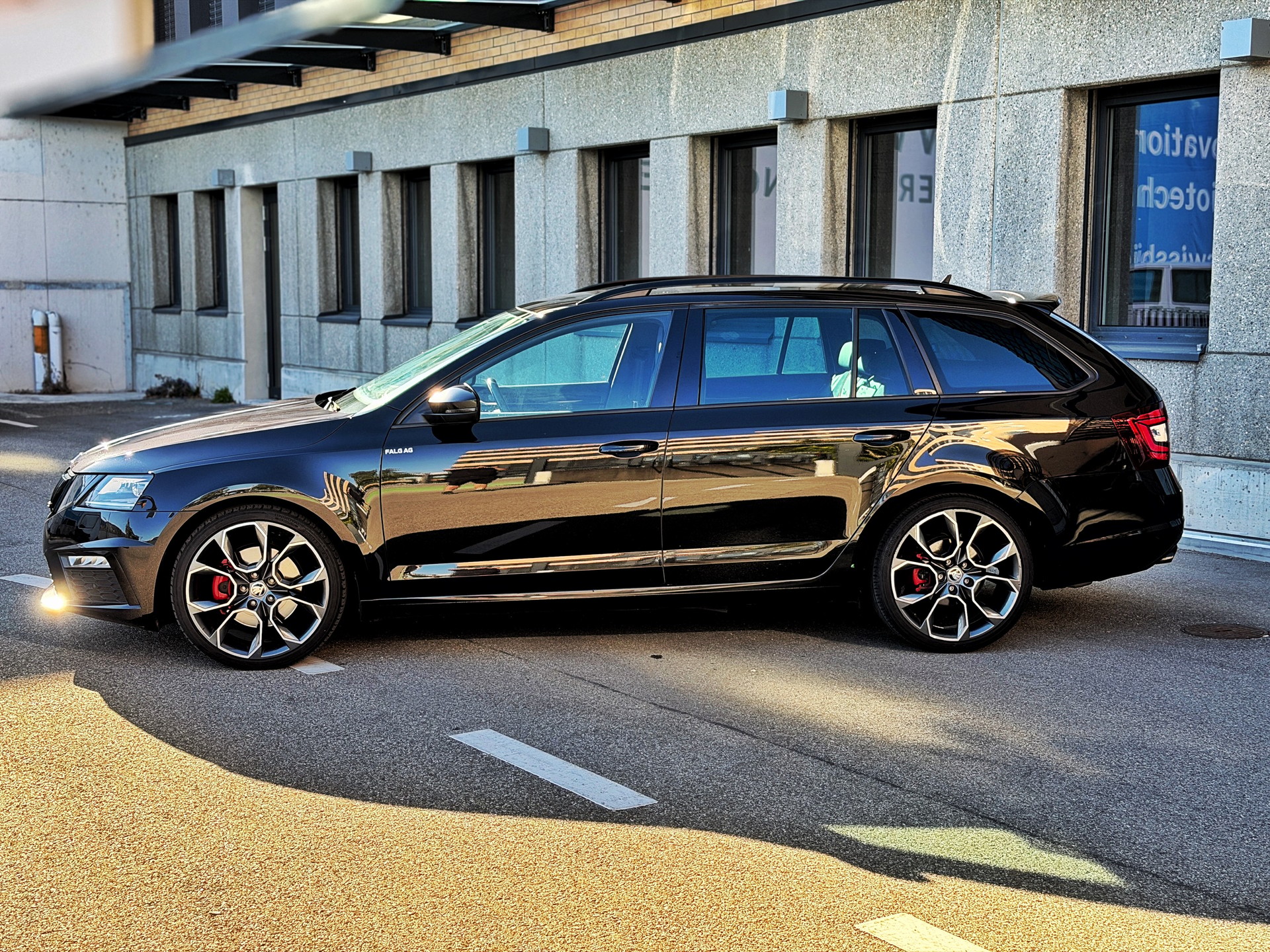 SKODA Octavia Combi 2.0 TDI RS DSG-showroom-element-1