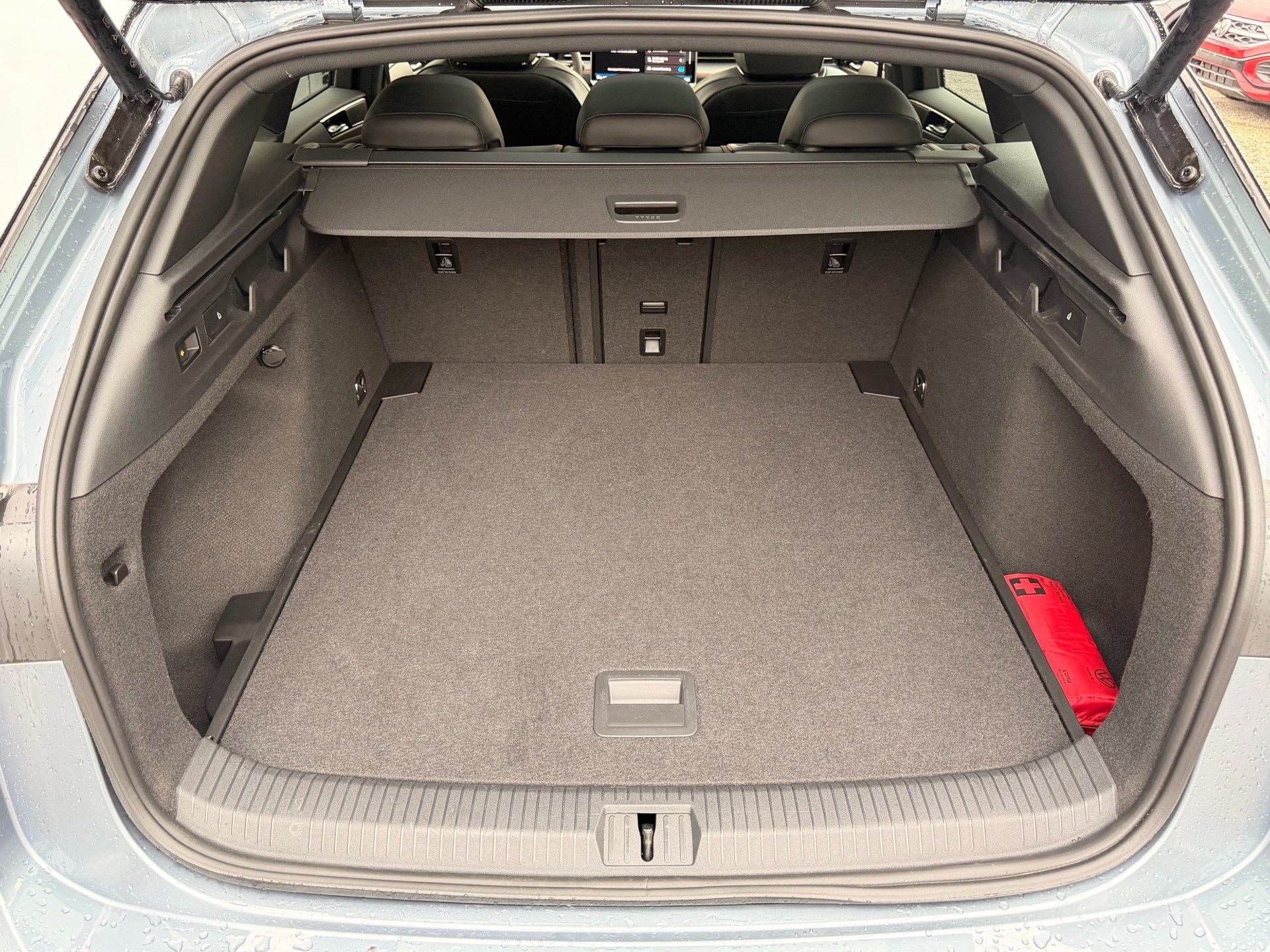 VW ID.7 TOURER GTX 4MOTION *** PANORAMAGLASDACH & ANHÄNGEKUPPLUNG ***-image-28