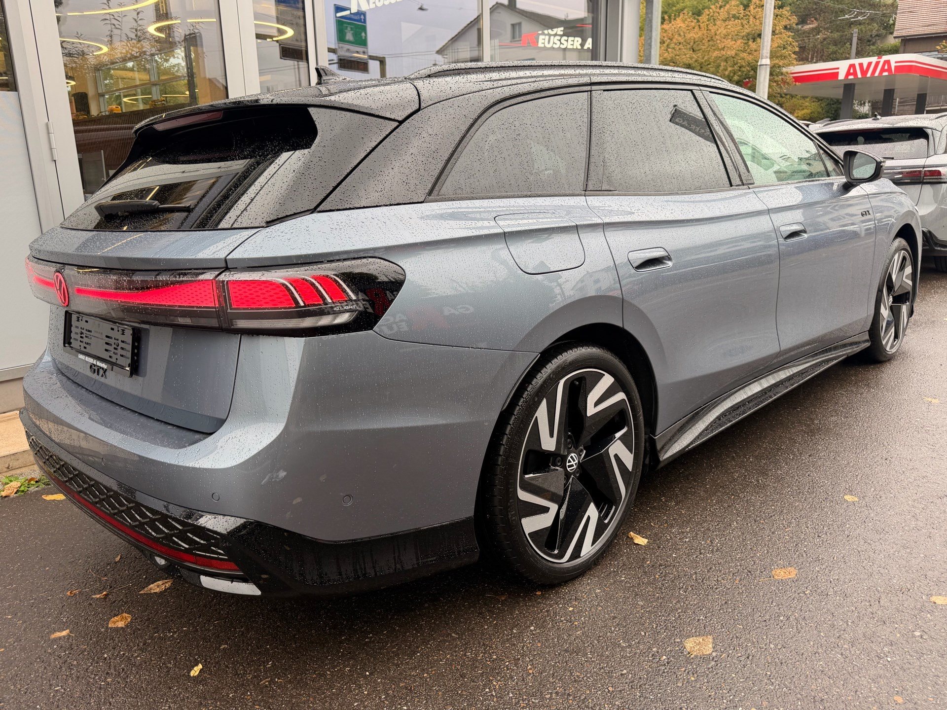 VW ID.7 TOURER GTX 4MOTION *** PANORAMAGLASDACH & ANHÄNGEKUPPLUNG ***-showroom-element-3